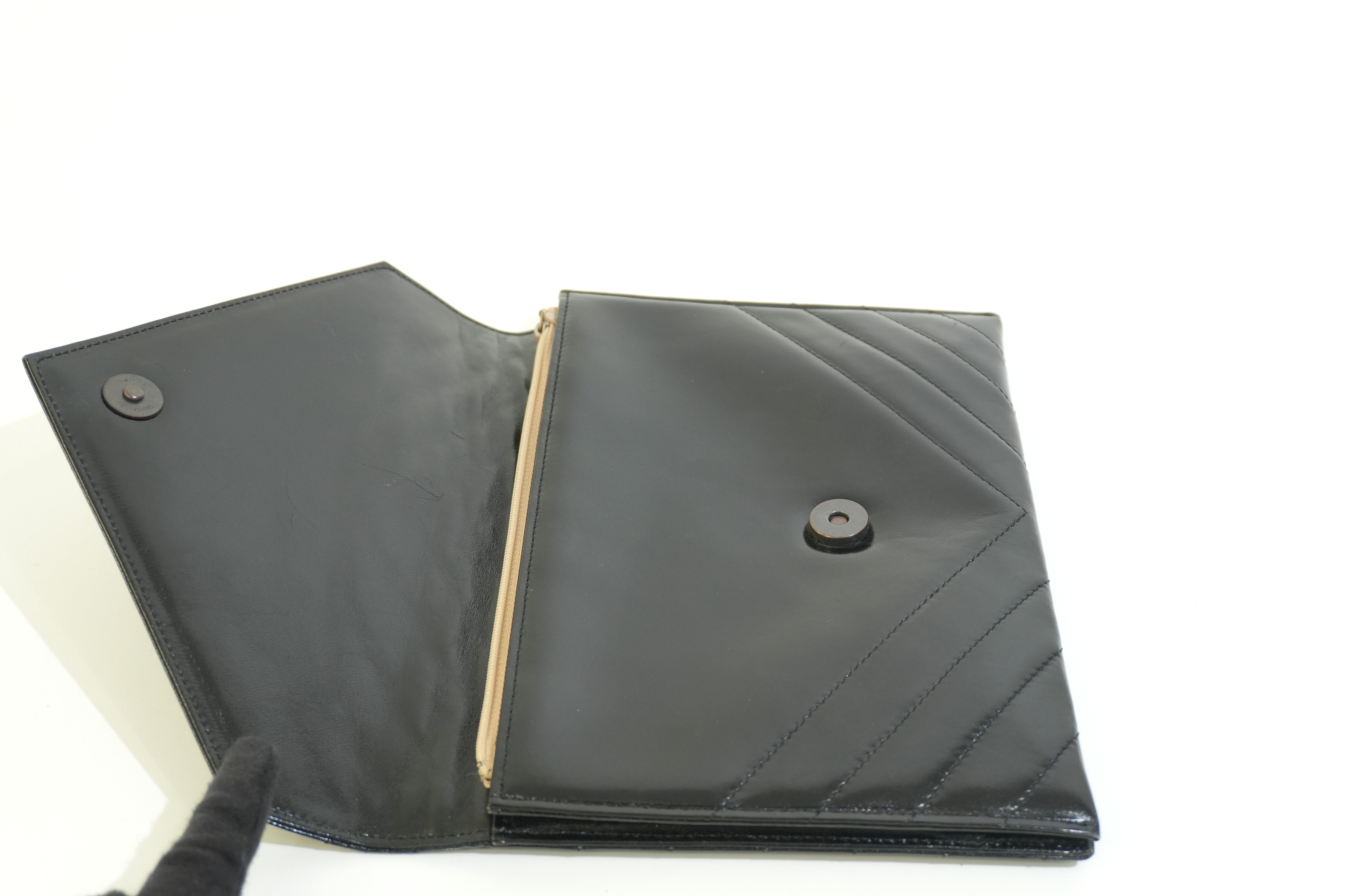 Pre-owned Yves Saint Laurent Calfskin Leather Clutch Bag Black