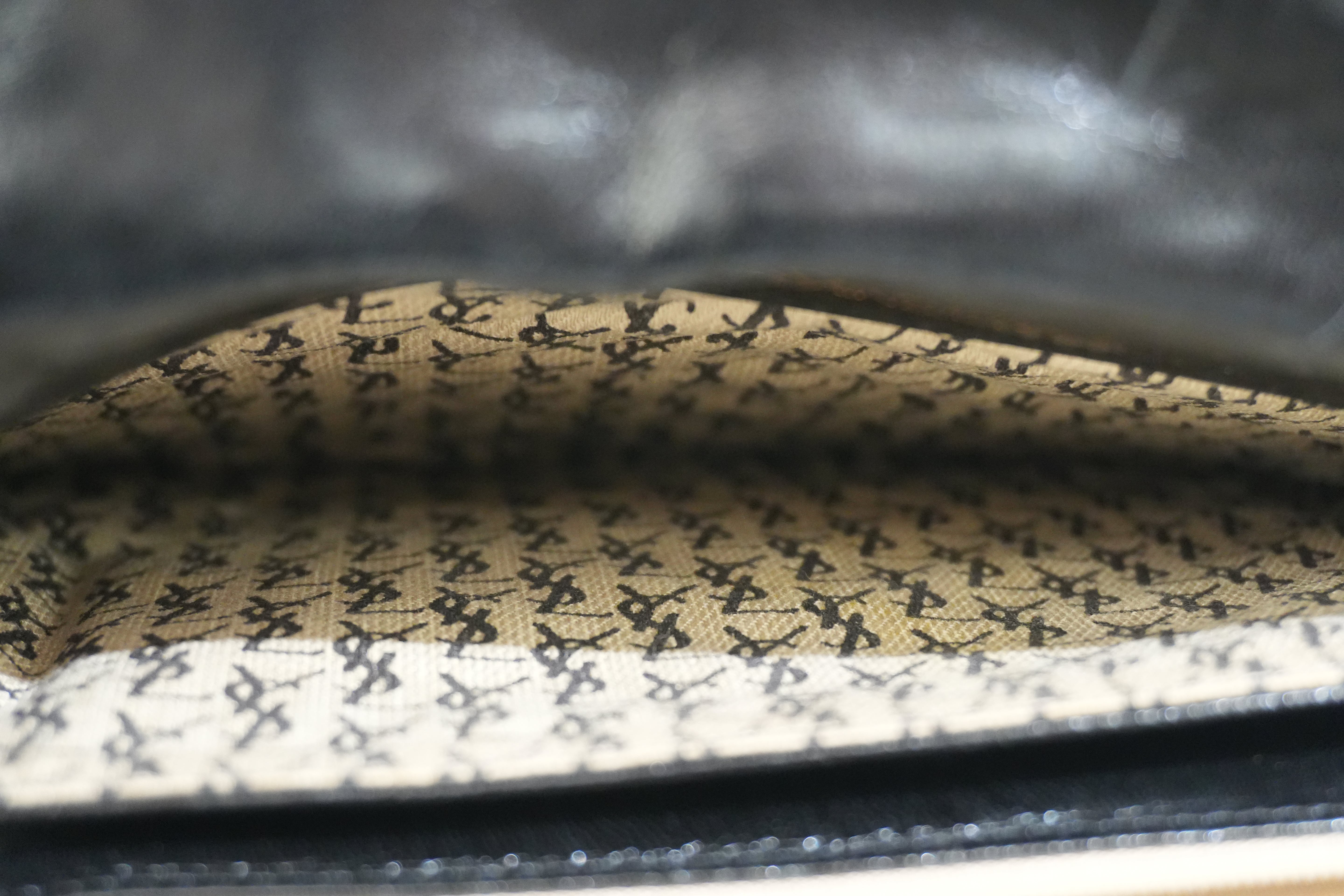 Pre-owned Yves Saint Laurent Calfskin Leather Clutch Bag Black