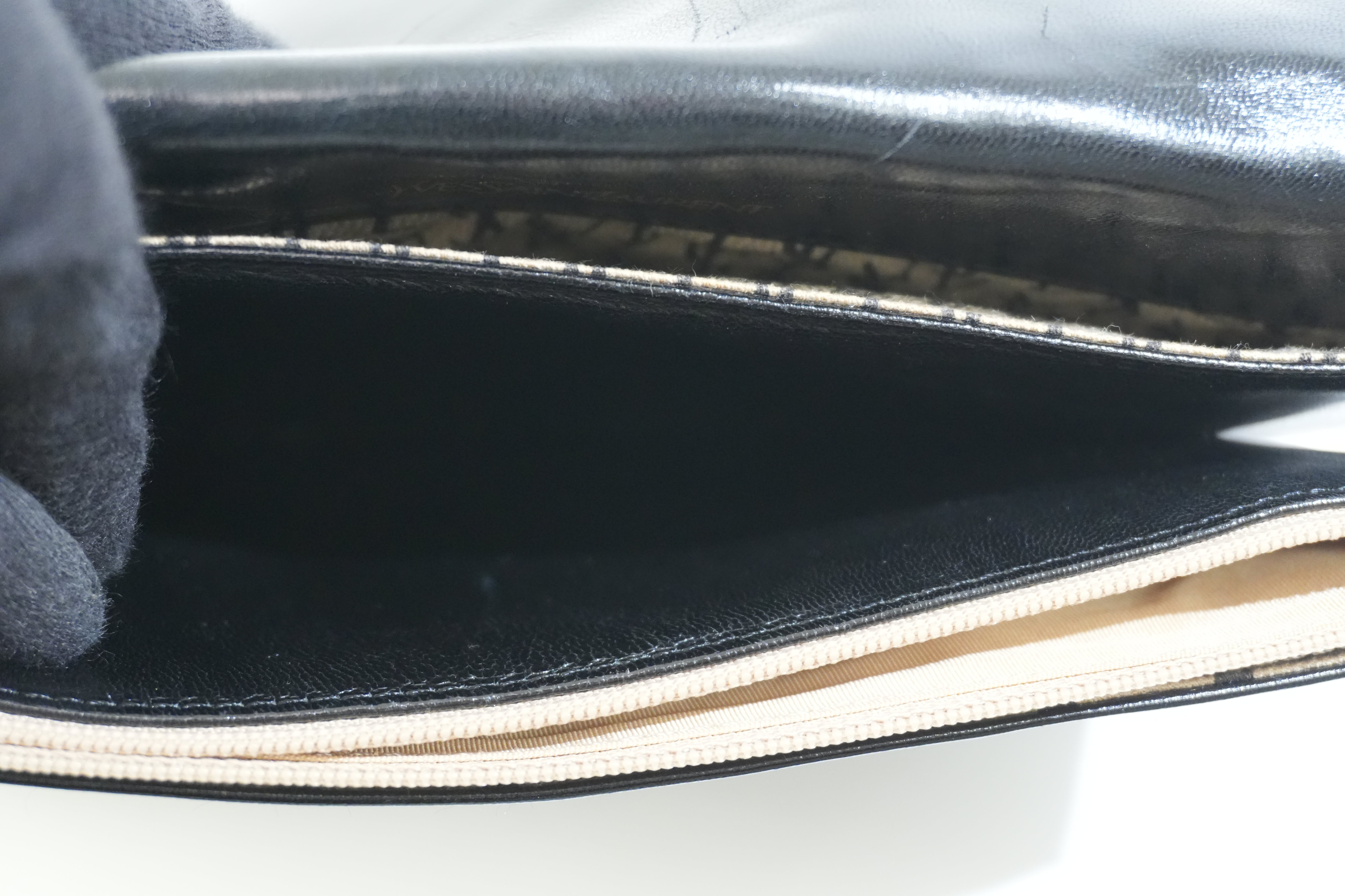 Pre-owned Yves Saint Laurent Calfskin Leather Clutch Bag Black