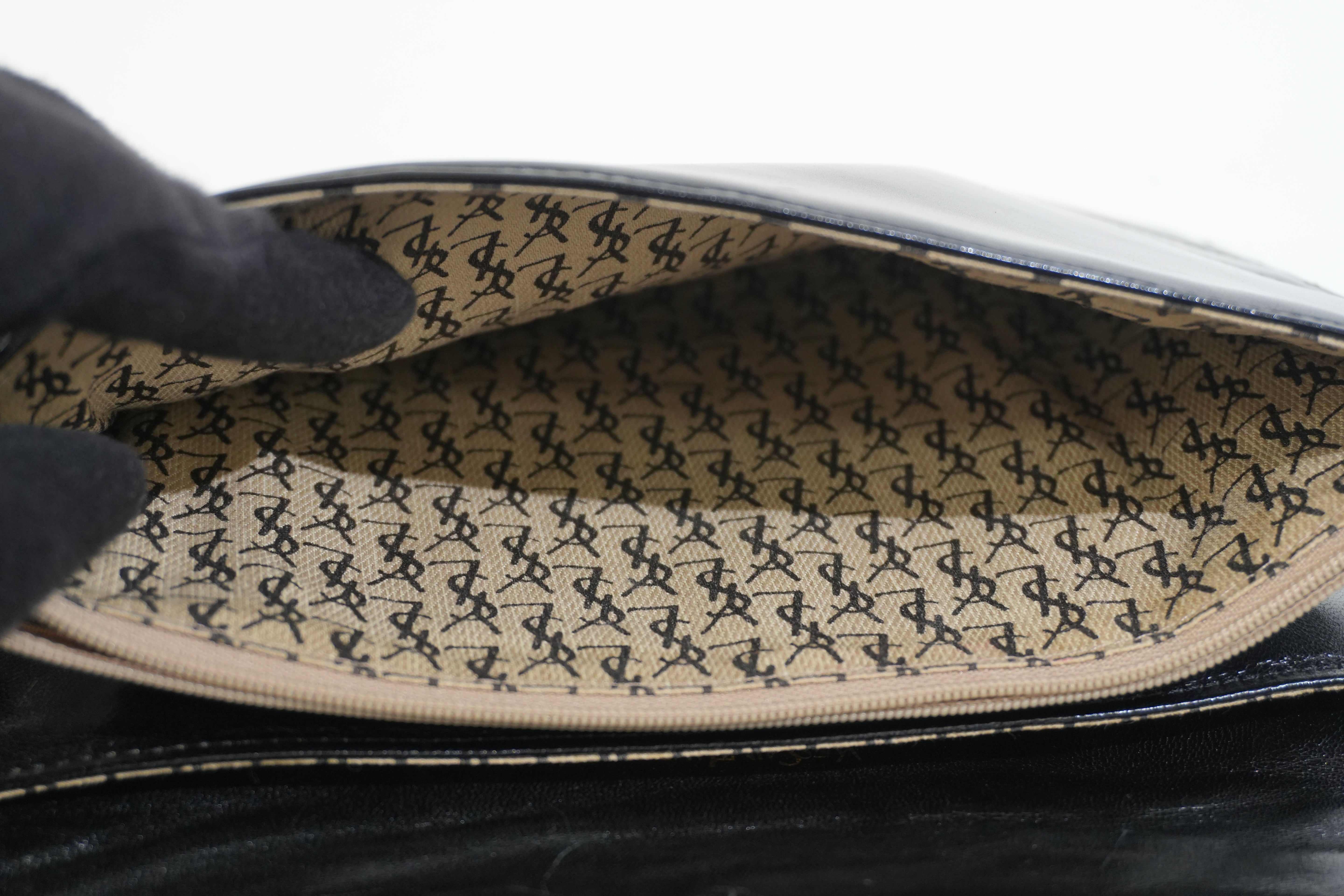 Pre-owned Yves Saint Laurent Calfskin Leather Clutch Bag Black