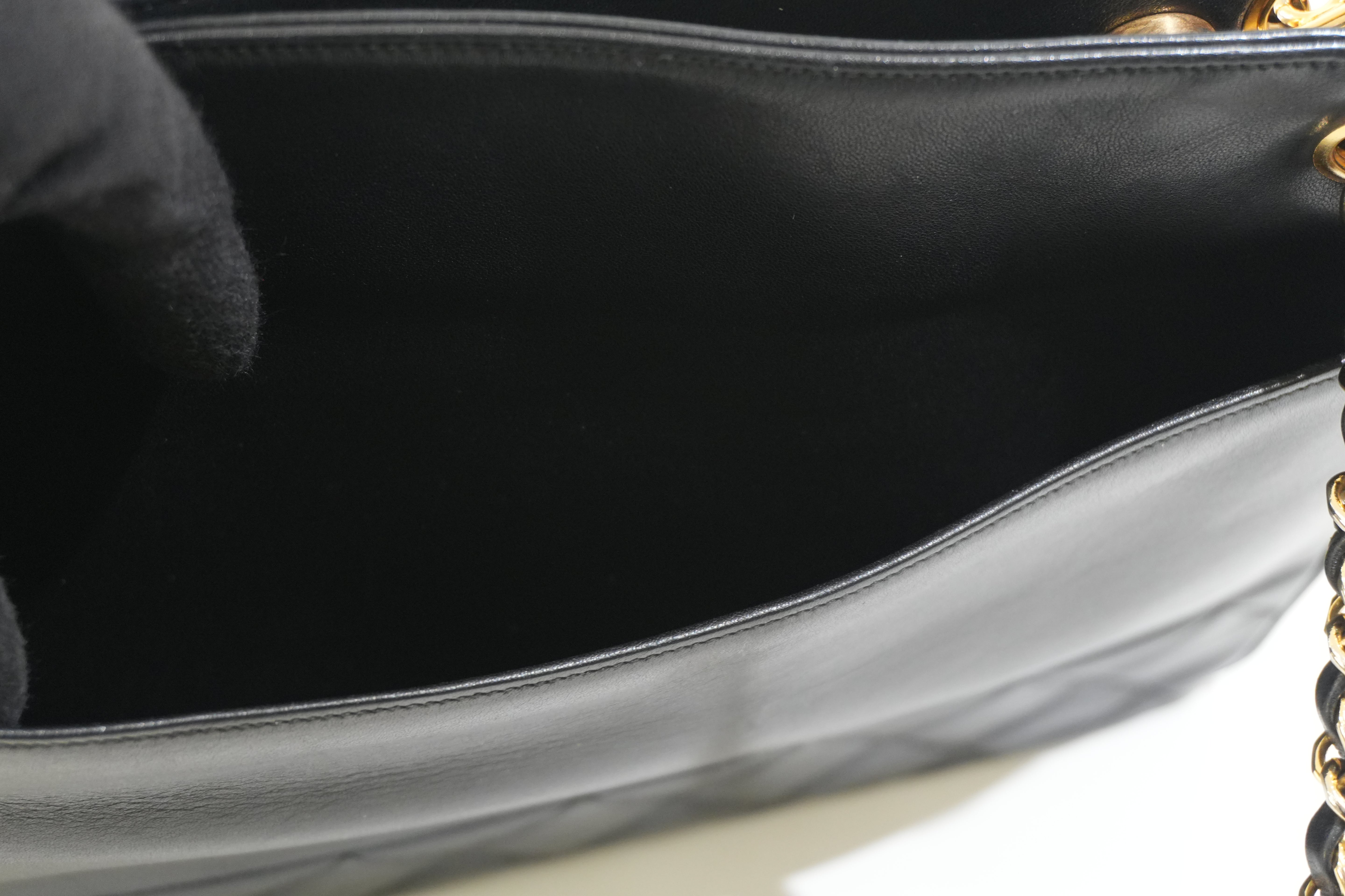 Pre-owned Chanel Lambskin Chain Shoulder Bag Black