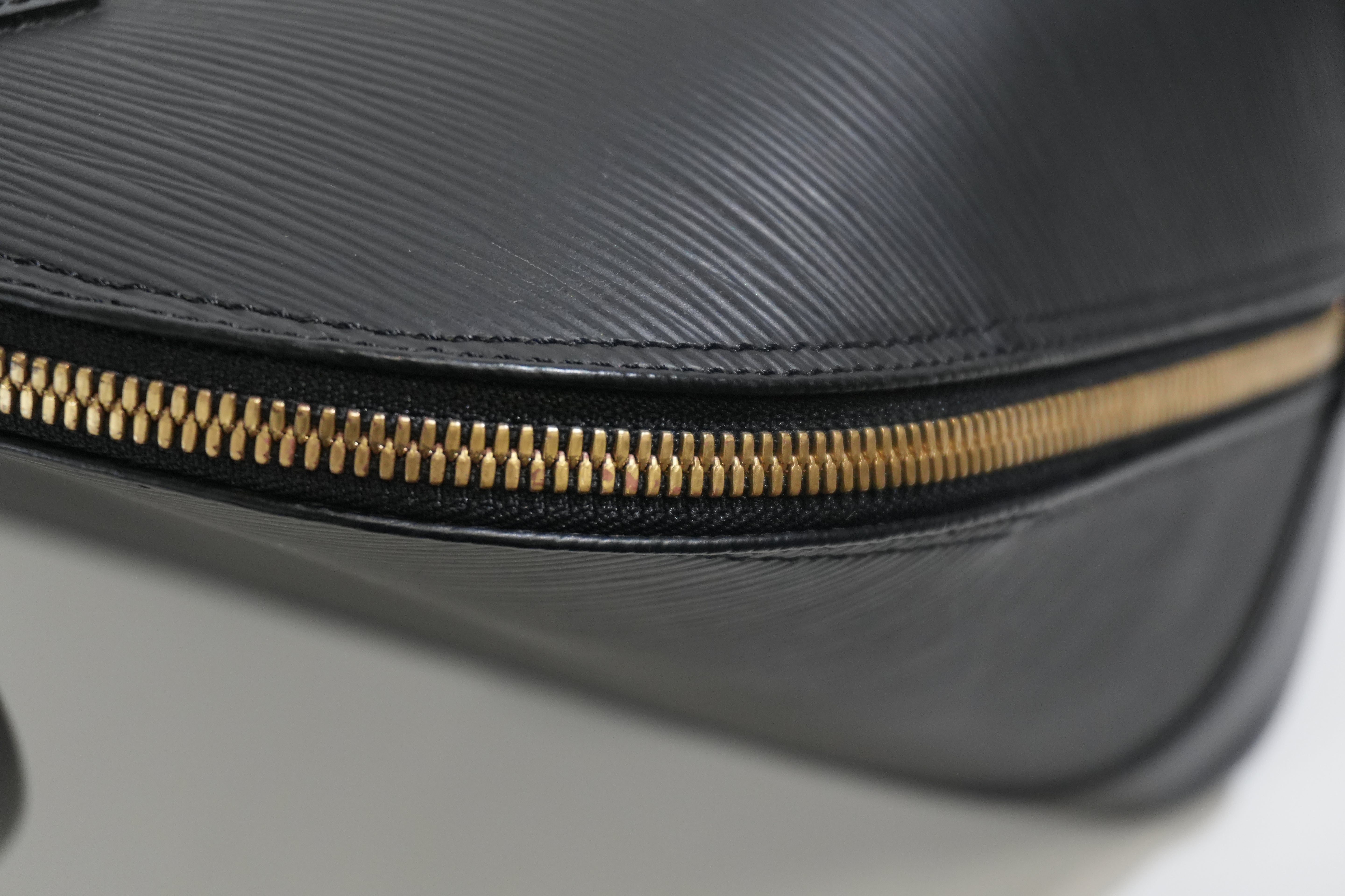Pre-owned Louis Vuitton Alma PM Handbag Black