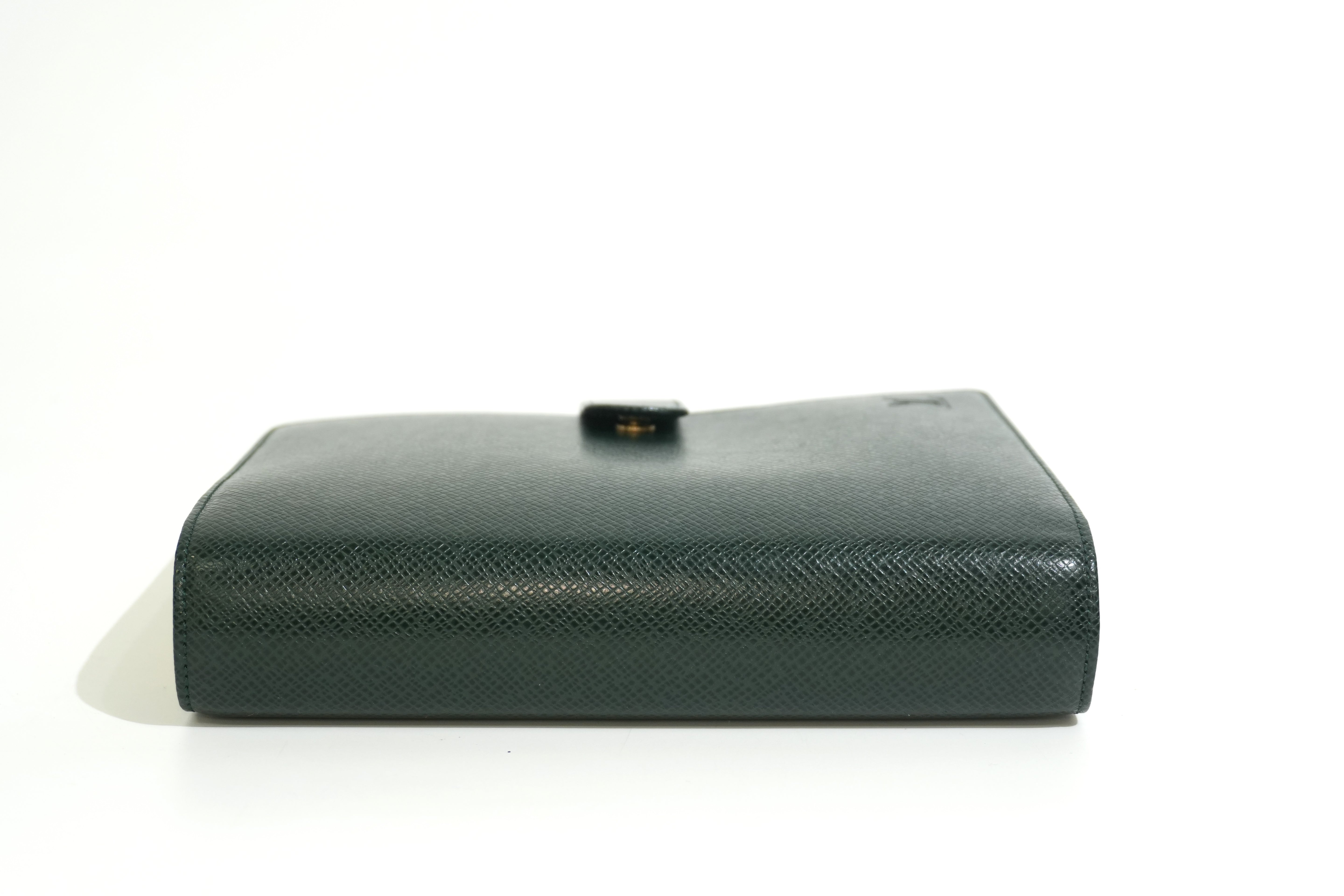 Pre-owned Louis Vuitton Leather Taiga Agenda Cover Green