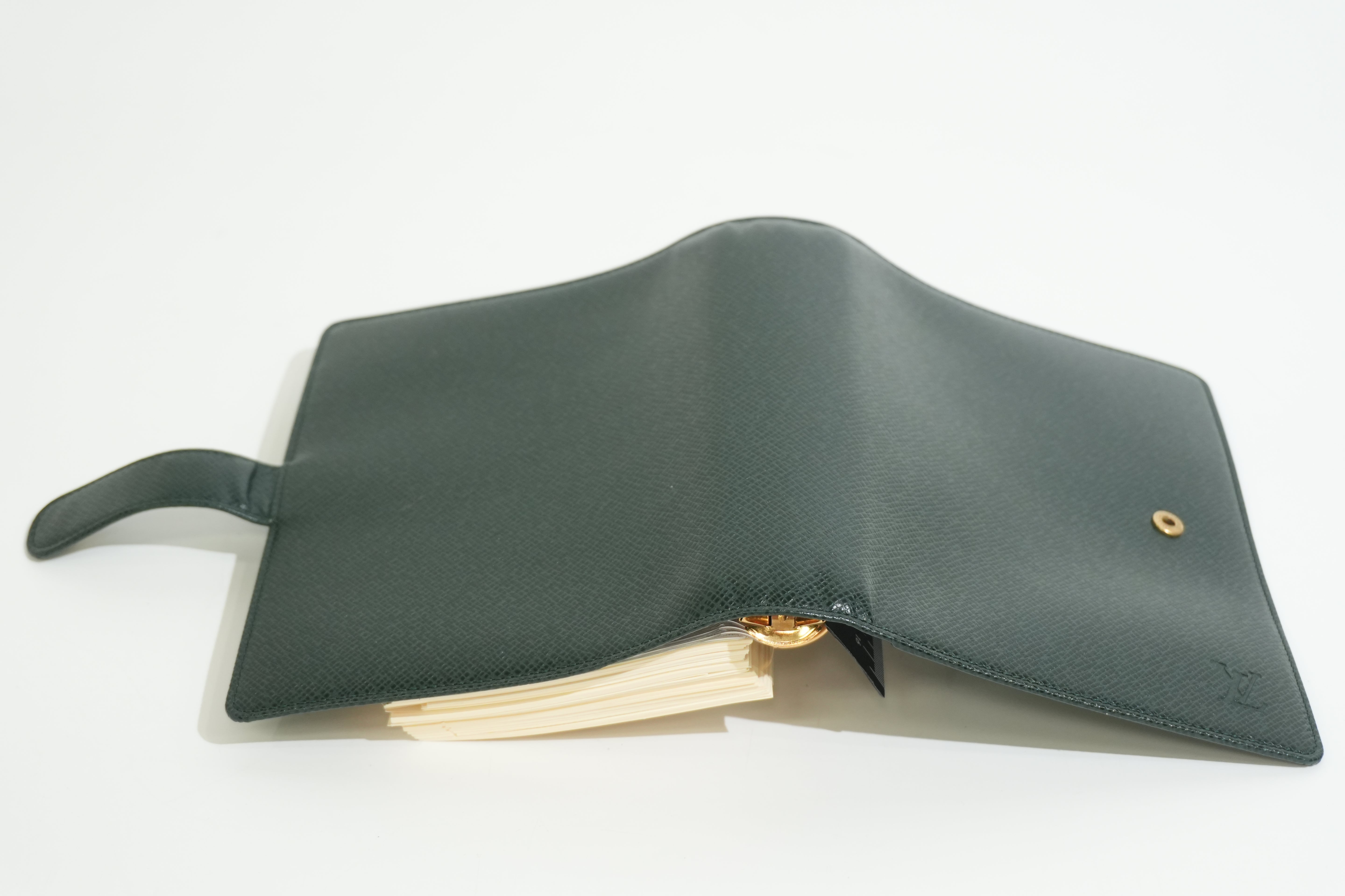 Pre-owned Louis Vuitton Leather Taiga Agenda Cover Green
