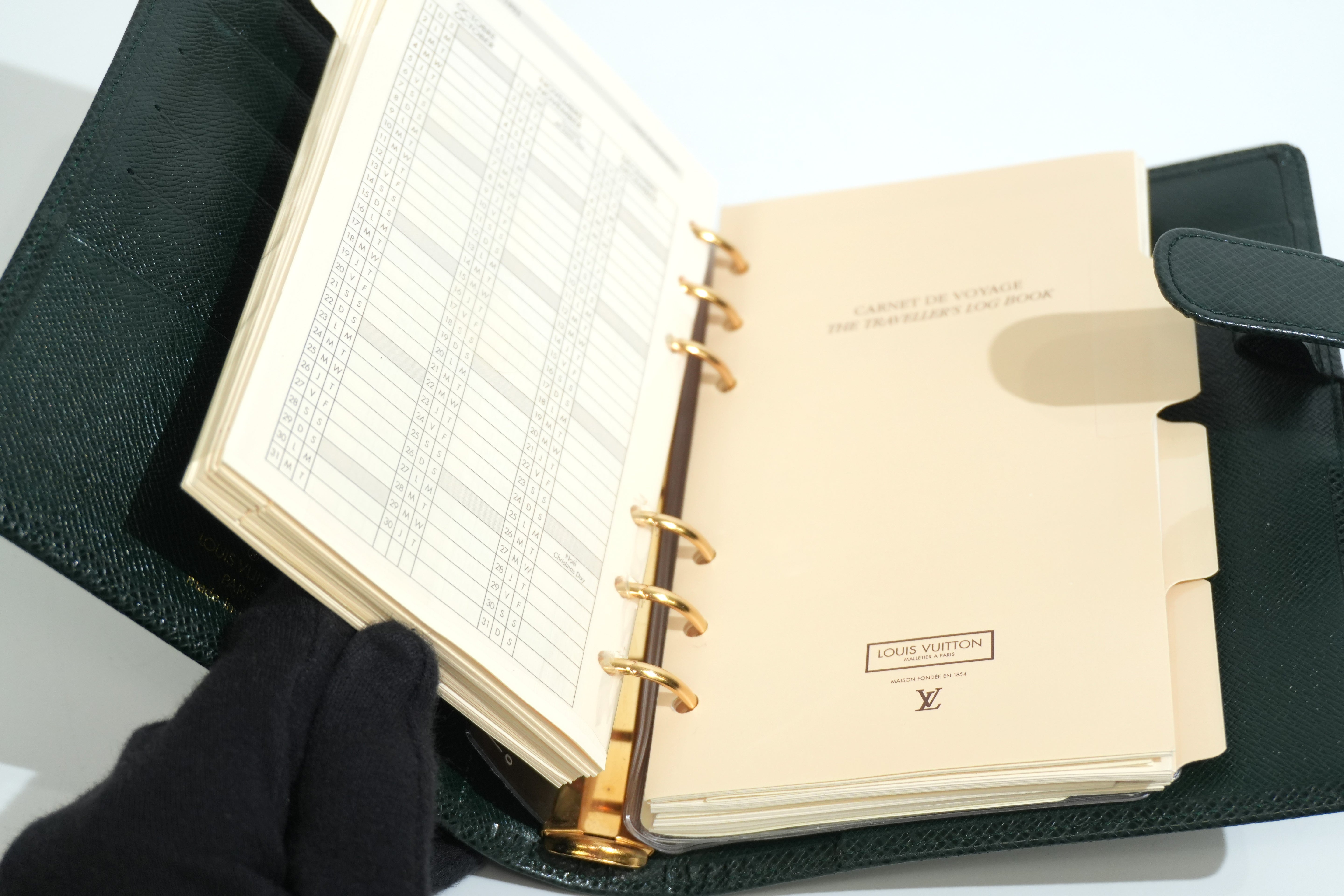 Pre-owned Louis Vuitton Leather Taiga Agenda Cover Green