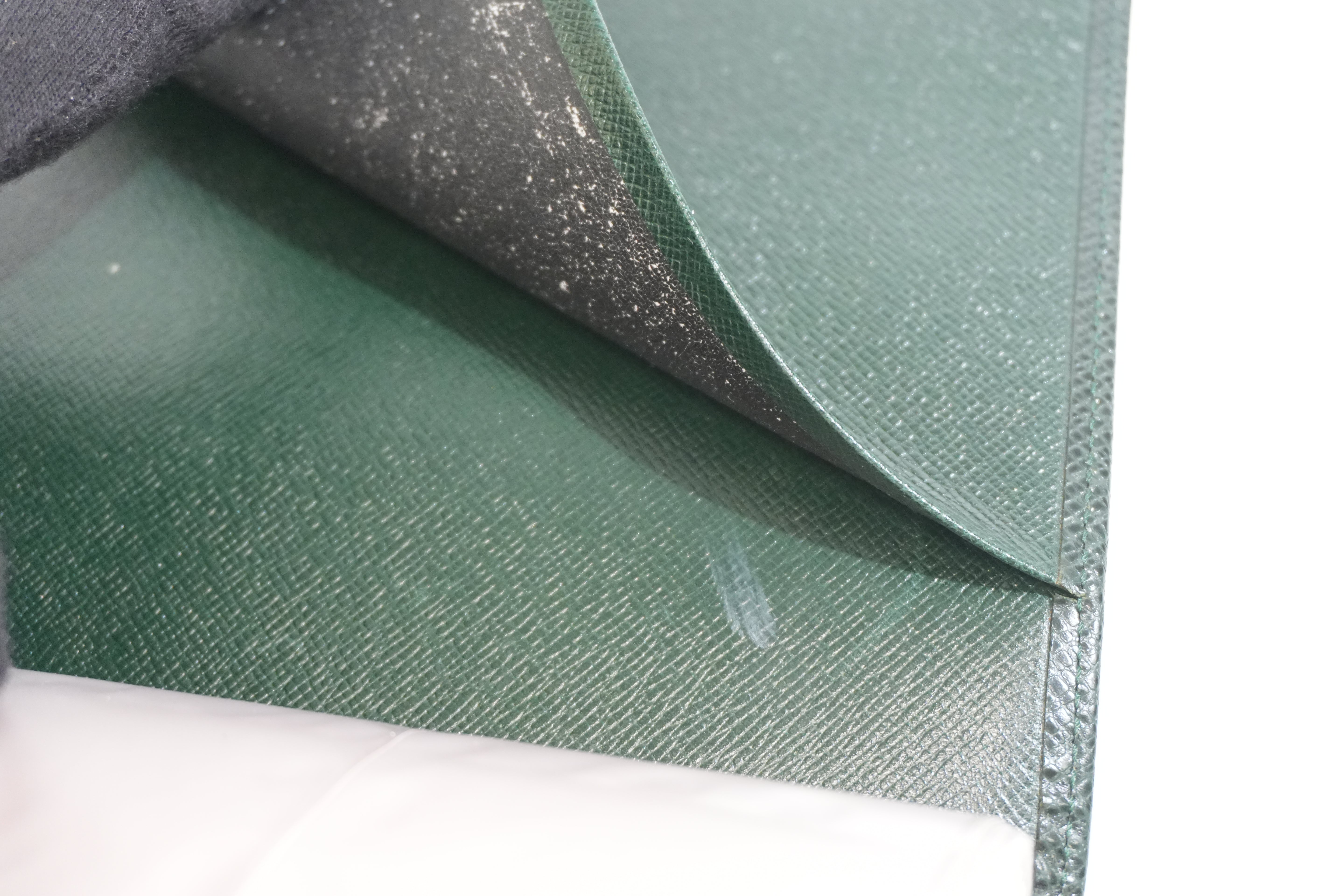 Pre-owned Louis Vuitton Leather Taiga Agenda Cover Green