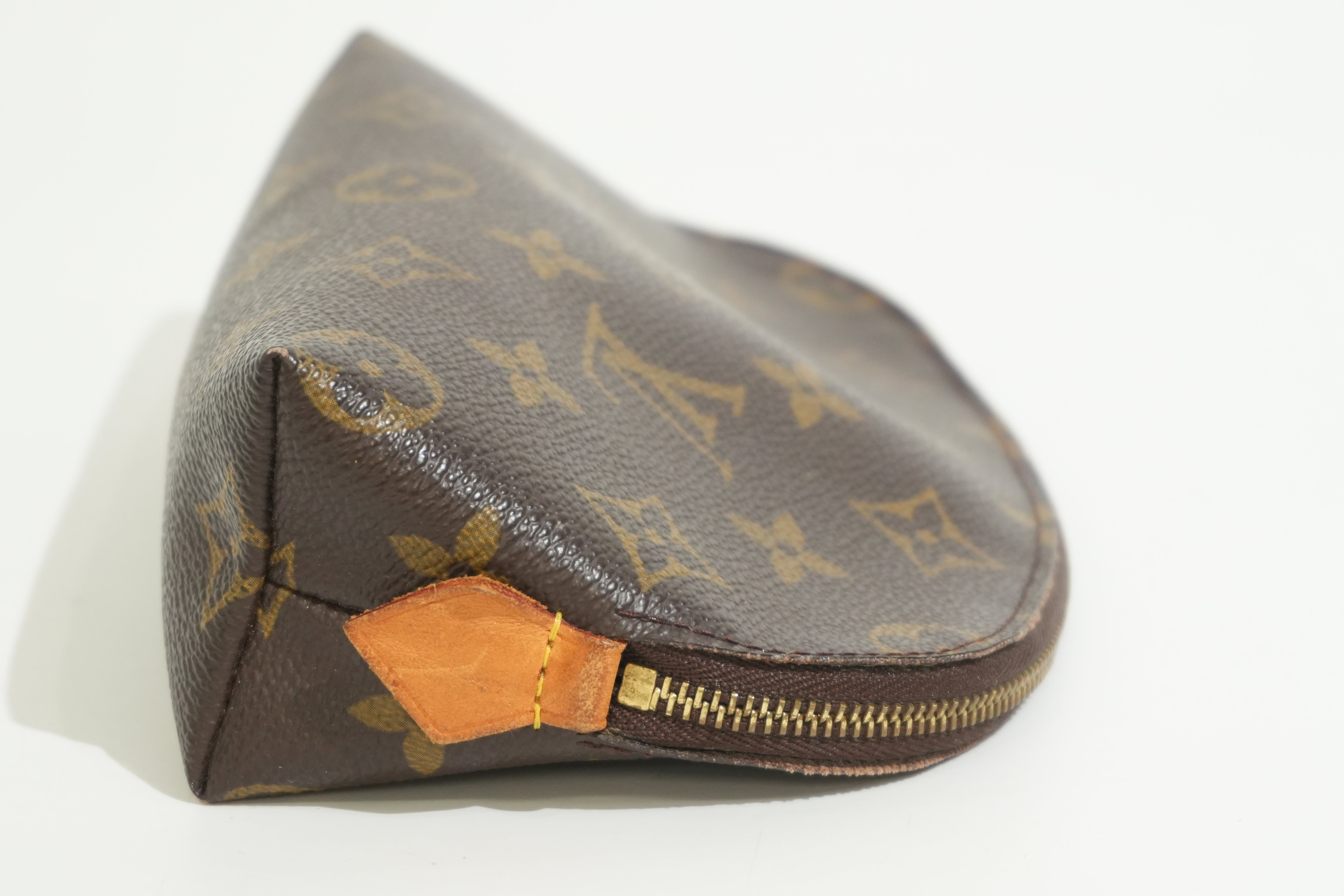Pre-owned Louis Vuitton Monogram Cosmetic Pouch