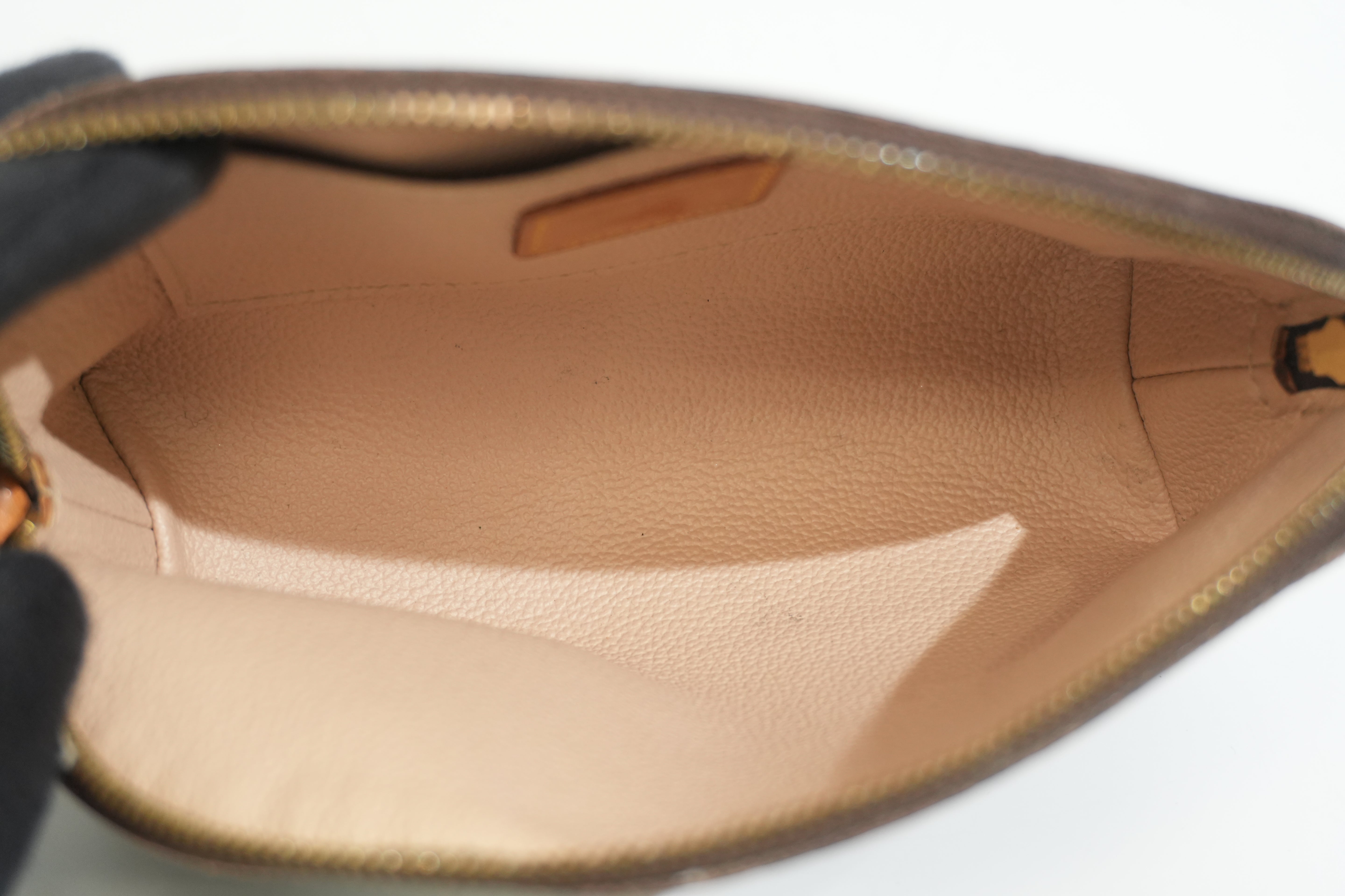 Pre-owned Louis Vuitton Monogram Cosmetic Pouch