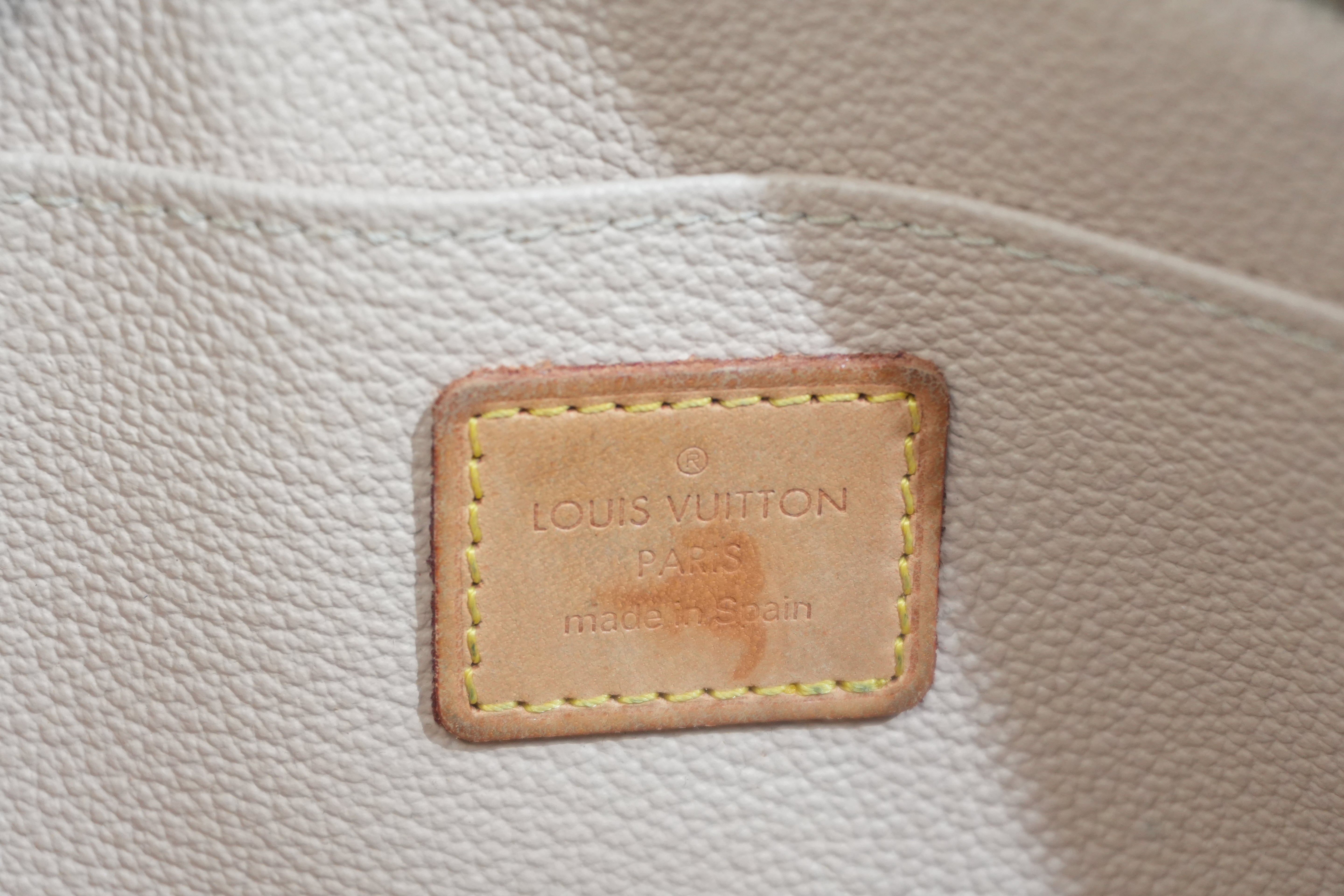 Pre-owned Louis Vuitton Monogram Cosmetic Pouch