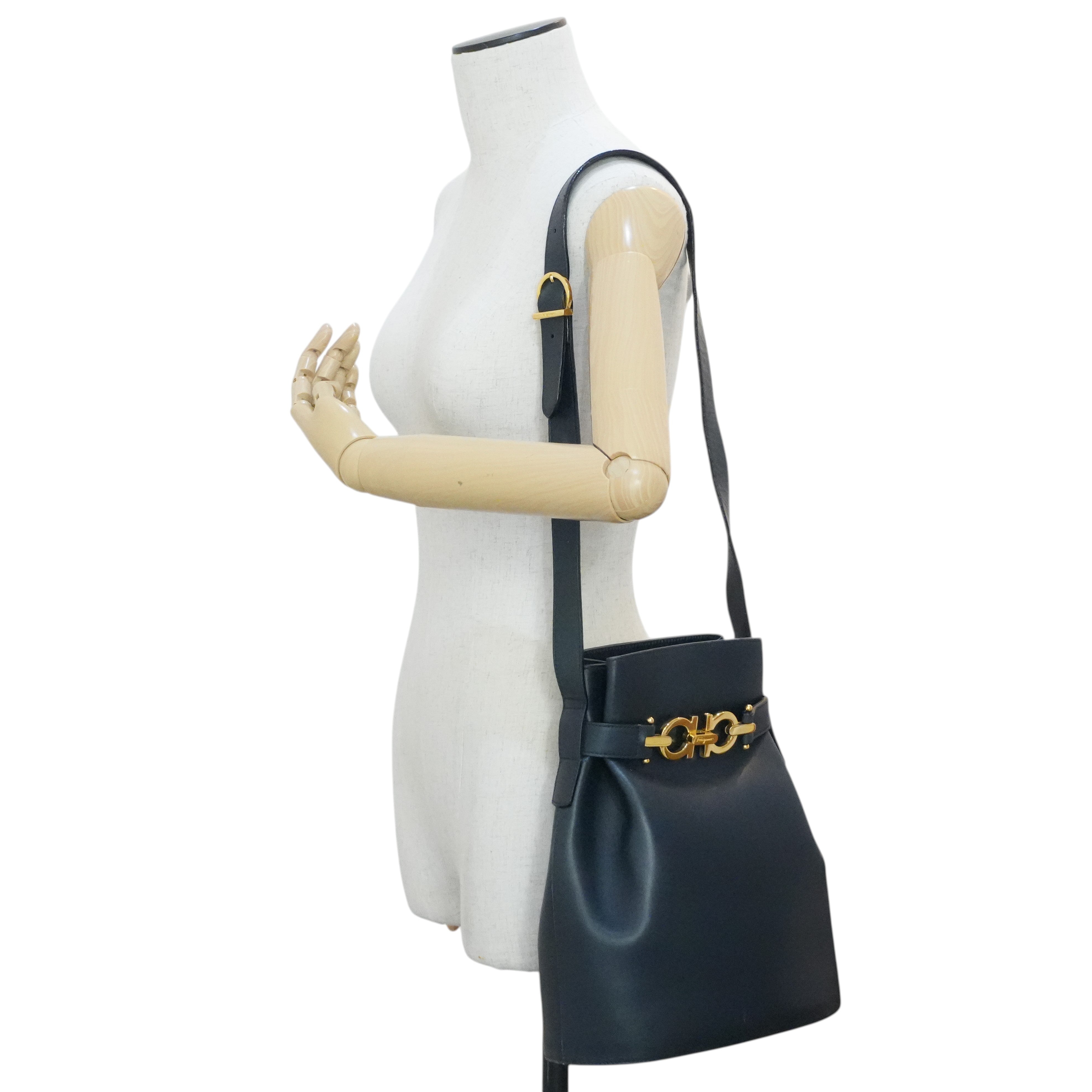 Pre-owned Ferragamo Bucket Shoulder Bag Navy Blue