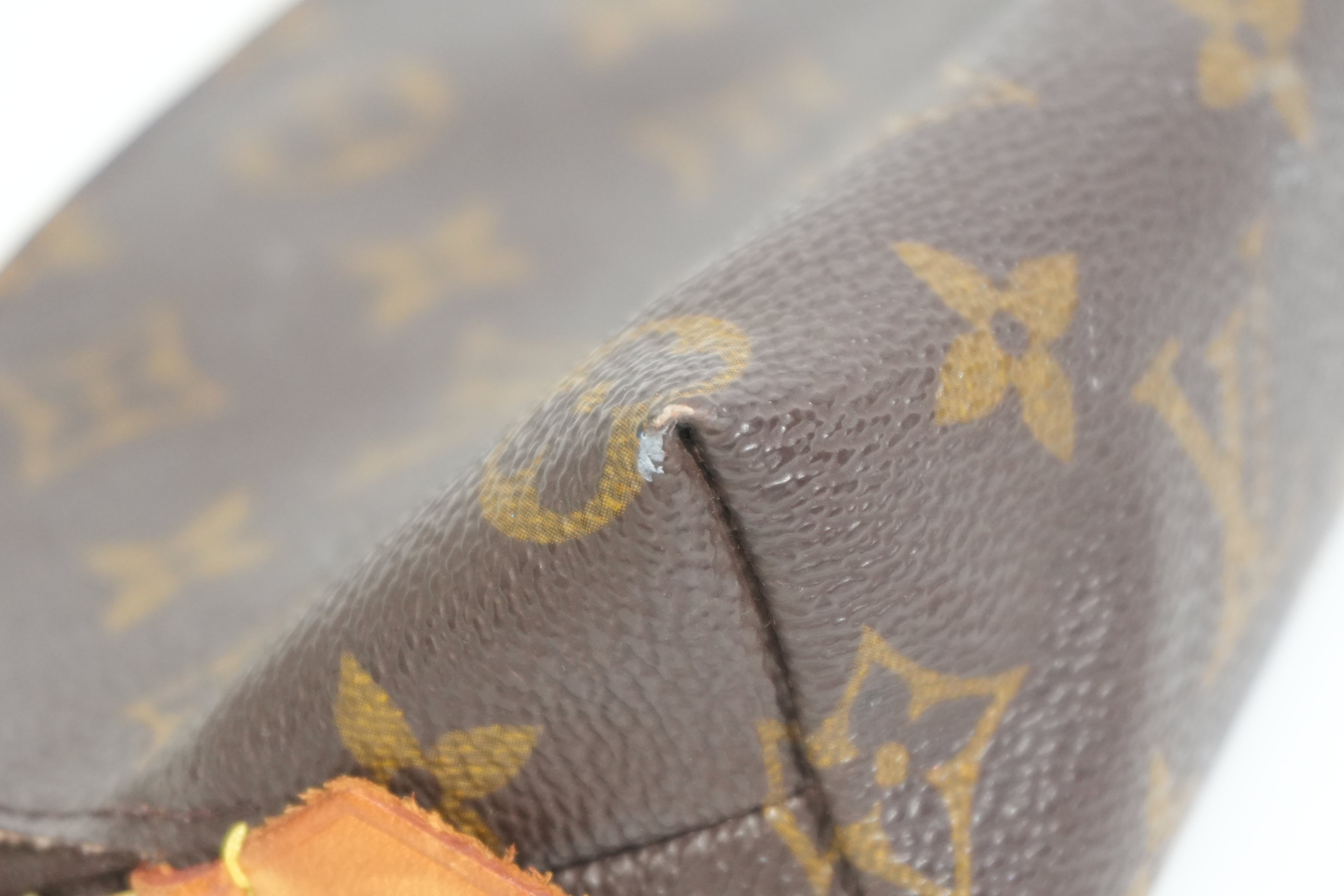 Pre-owned Louis Vuitton Monogram Cosmetic Pouch