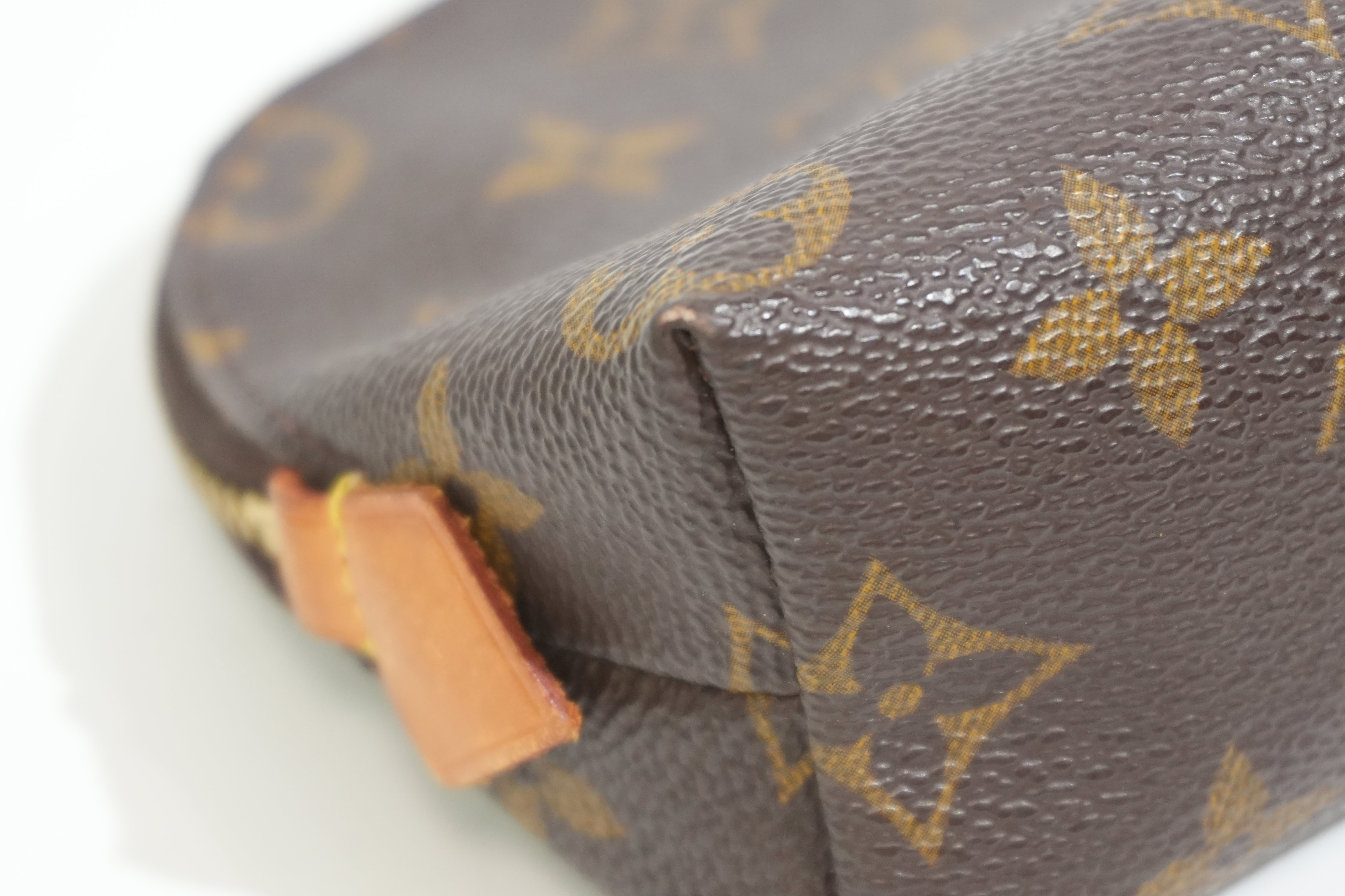 Pre-owned Louis Vuitton Monogram Cosmetic Pouch