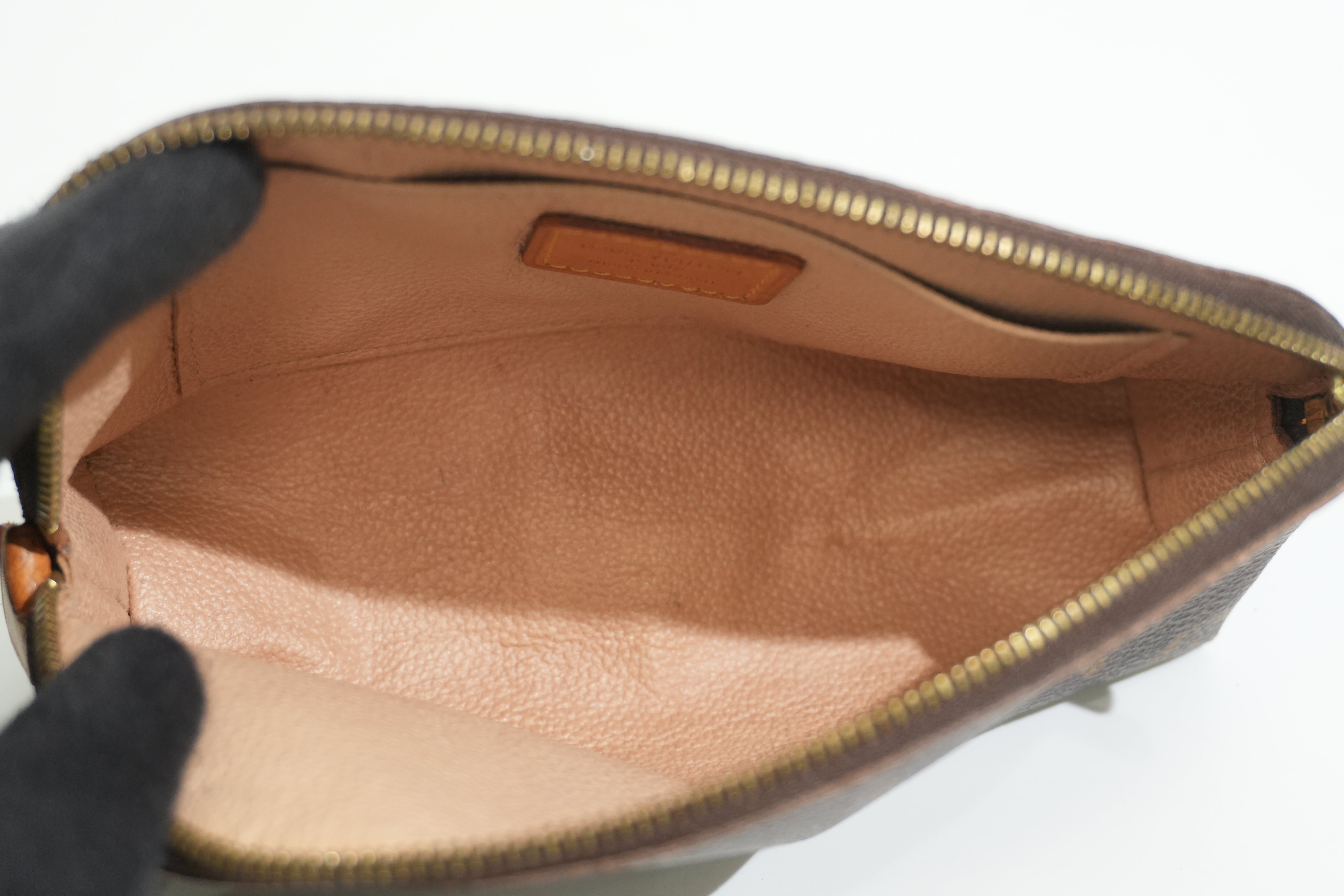 Pre-owned Louis Vuitton Monogram Cosmetic Pouch