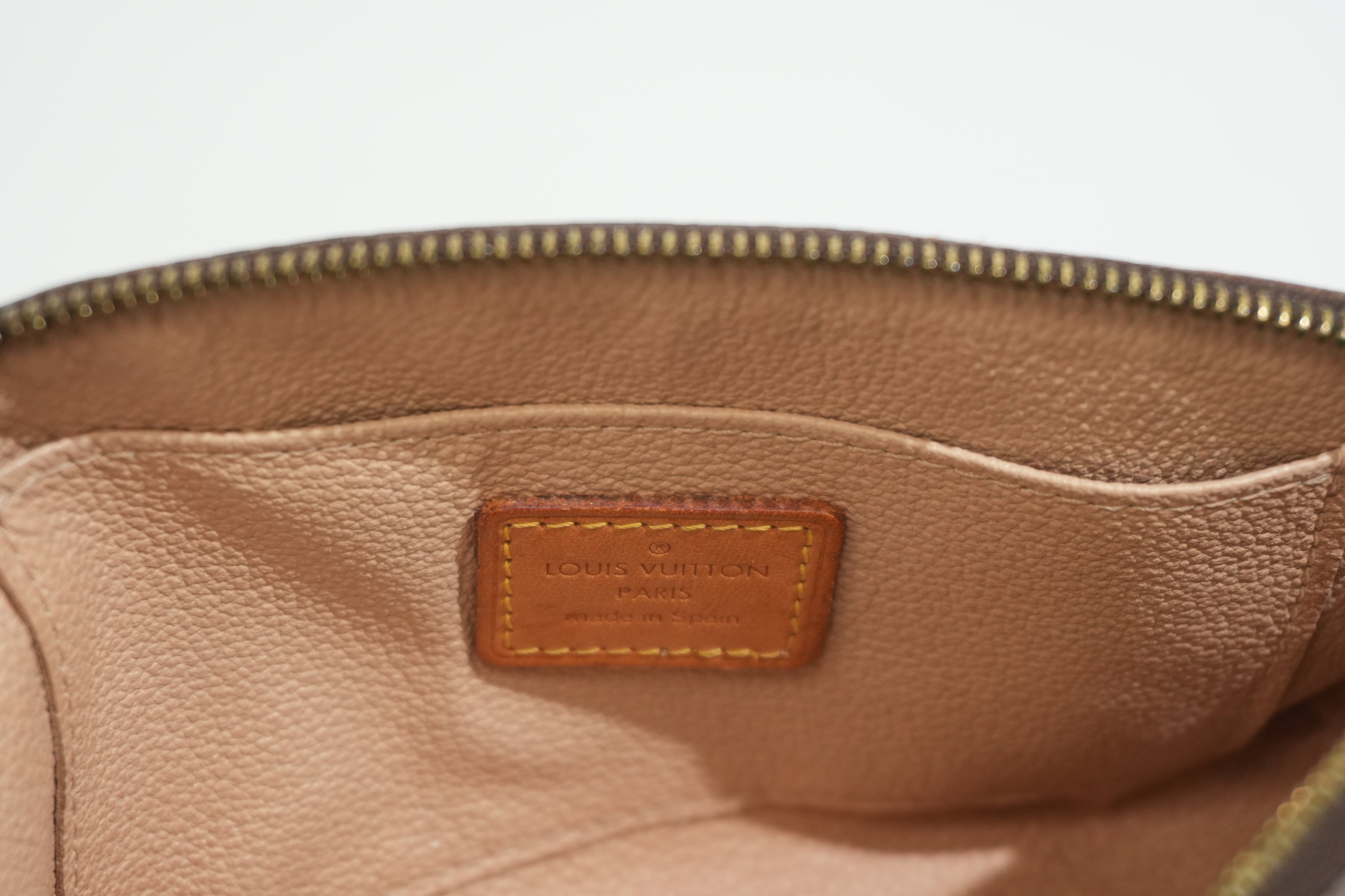 Pre-owned Louis Vuitton Monogram Cosmetic Pouch