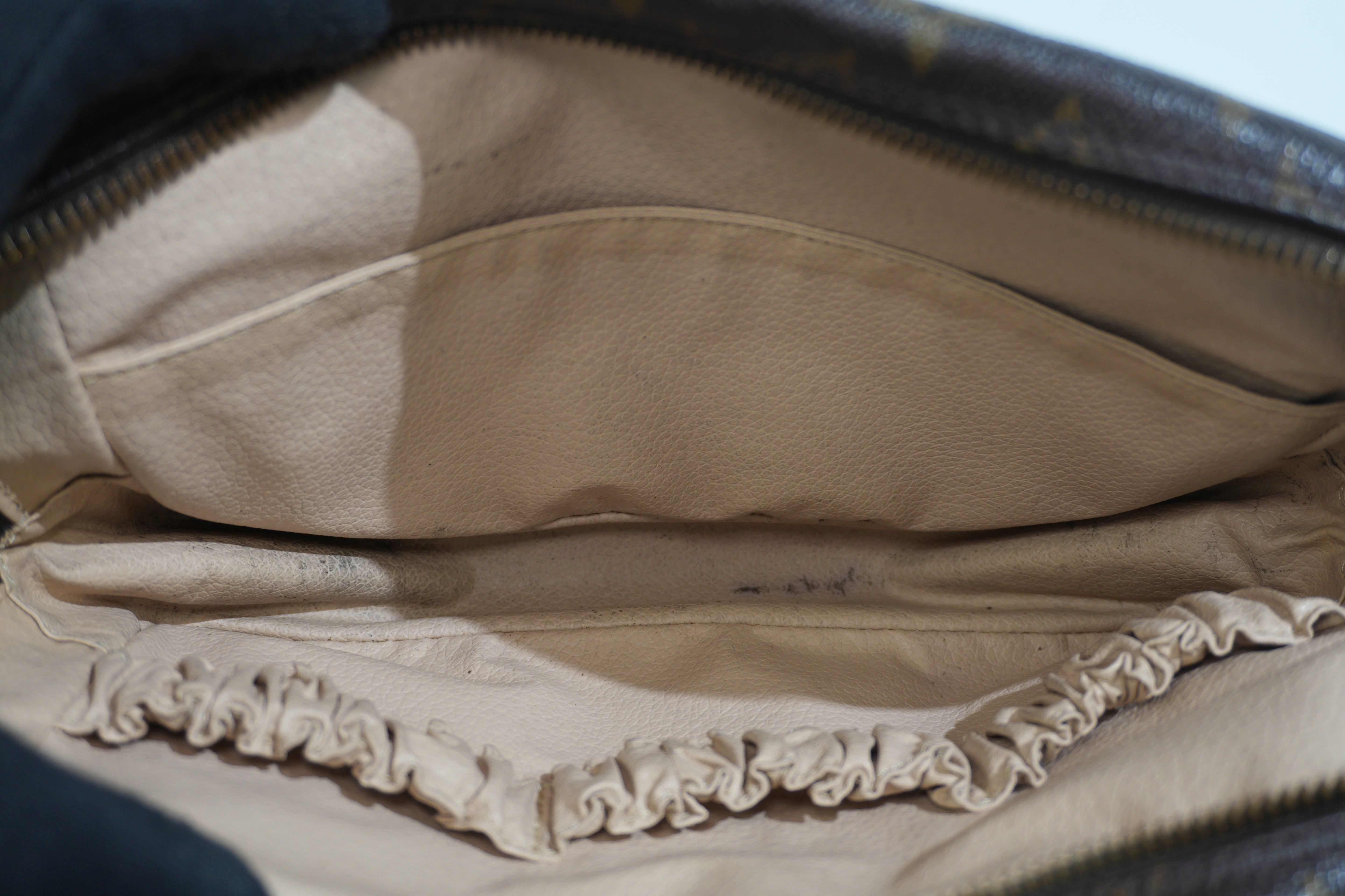 Pre-owned Louis Vuitton Monogram Trousse 23 Pouch