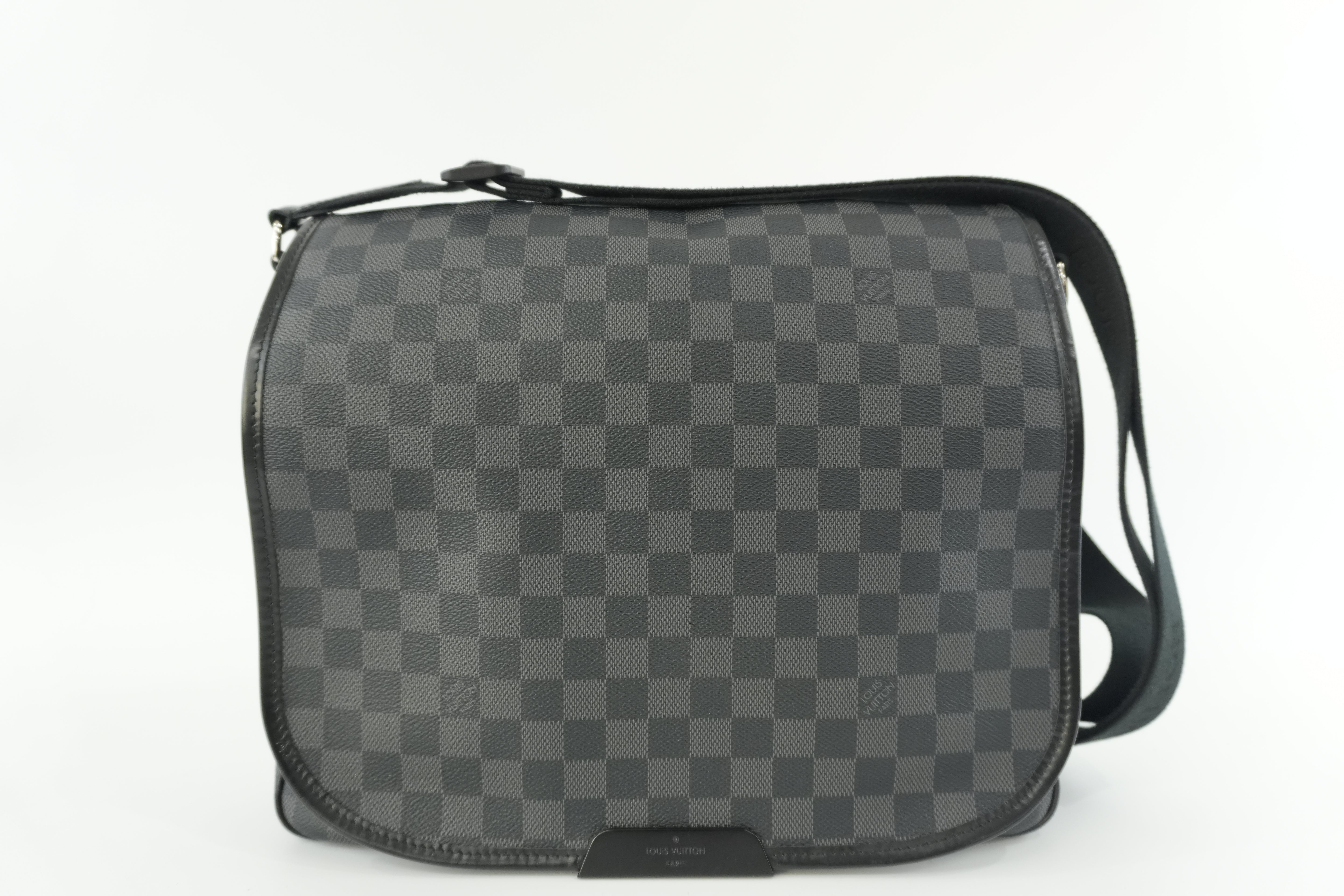 Pre-owned Louis Vuitton Damier Graphite Daniel MM Messenger Bag