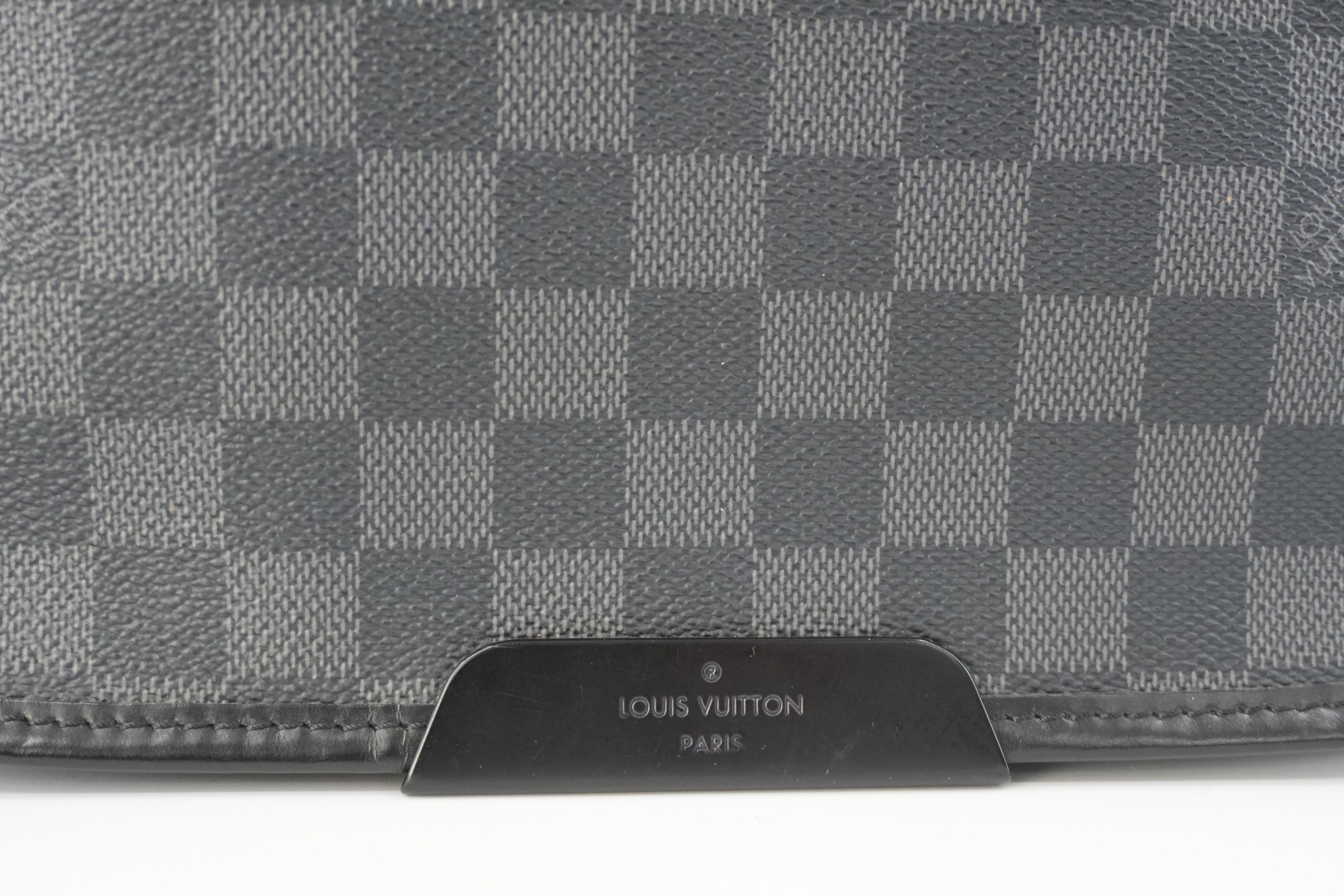 Pre-owned Louis Vuitton Damier Graphite Daniel MM Messenger Bag