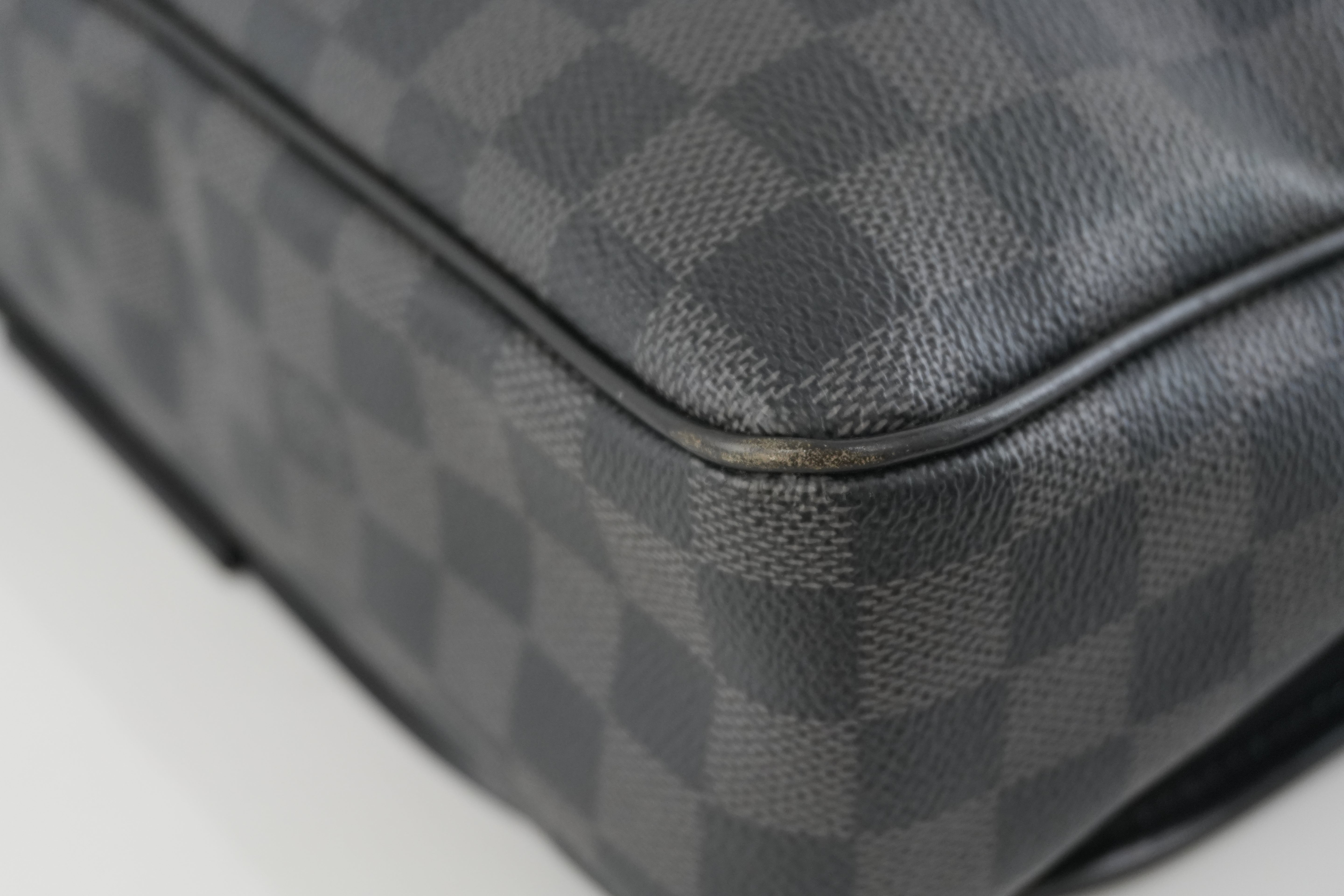 Pre-owned Louis Vuitton Damier Graphite Daniel MM Messenger Bag