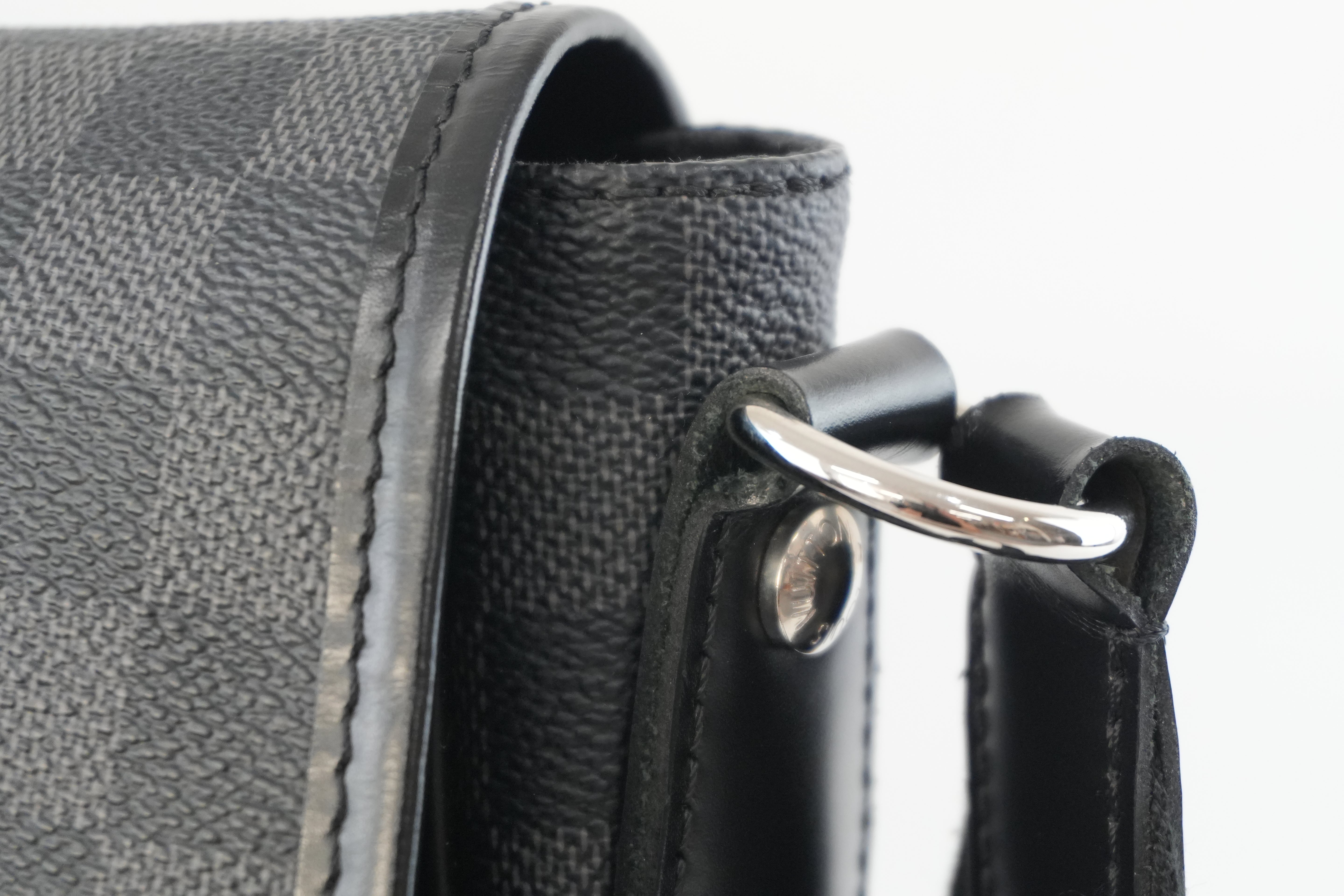 Pre-owned Louis Vuitton Damier Graphite Daniel MM Messenger Bag