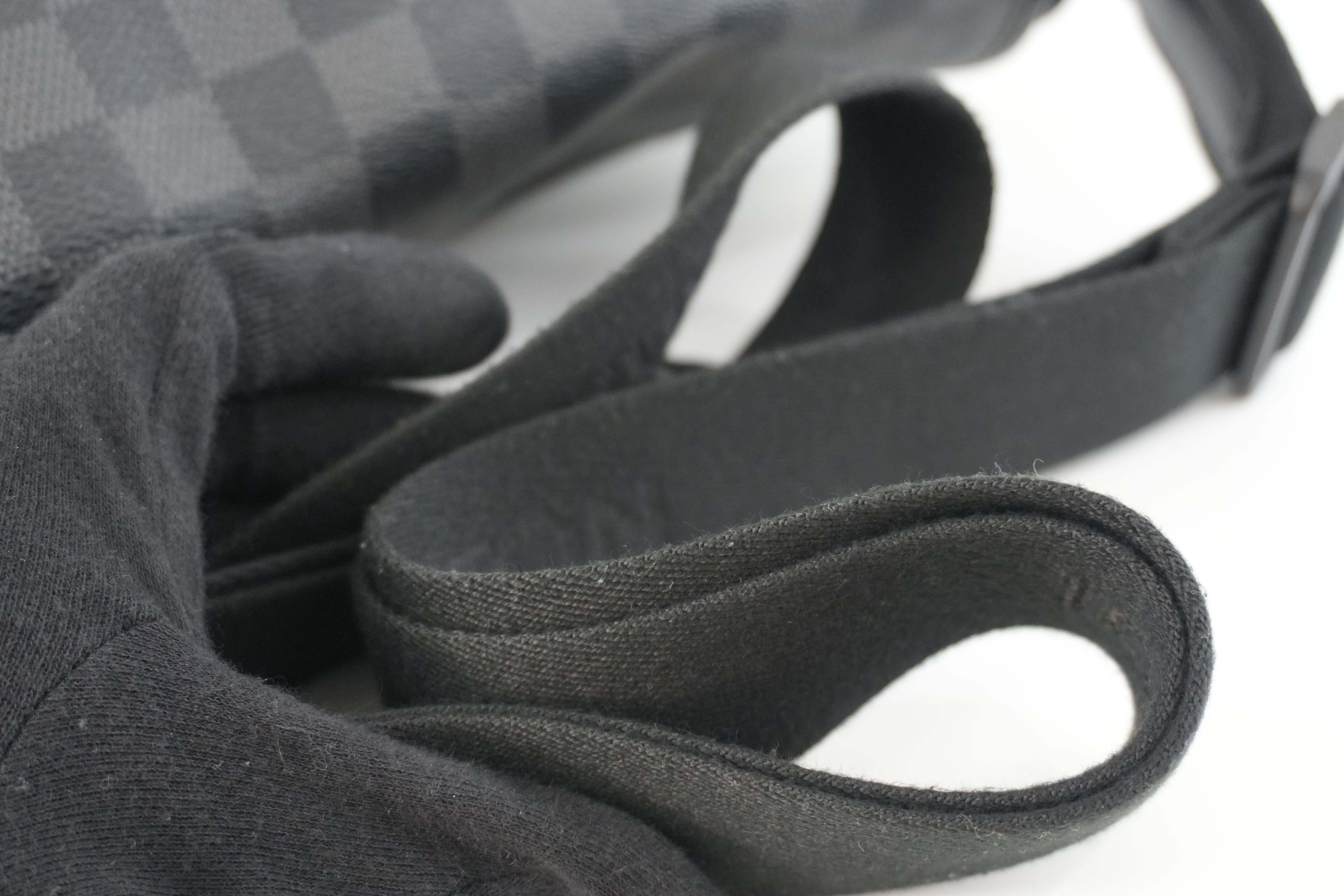 Pre-owned Louis Vuitton Damier Graphite Daniel MM Messenger Bag