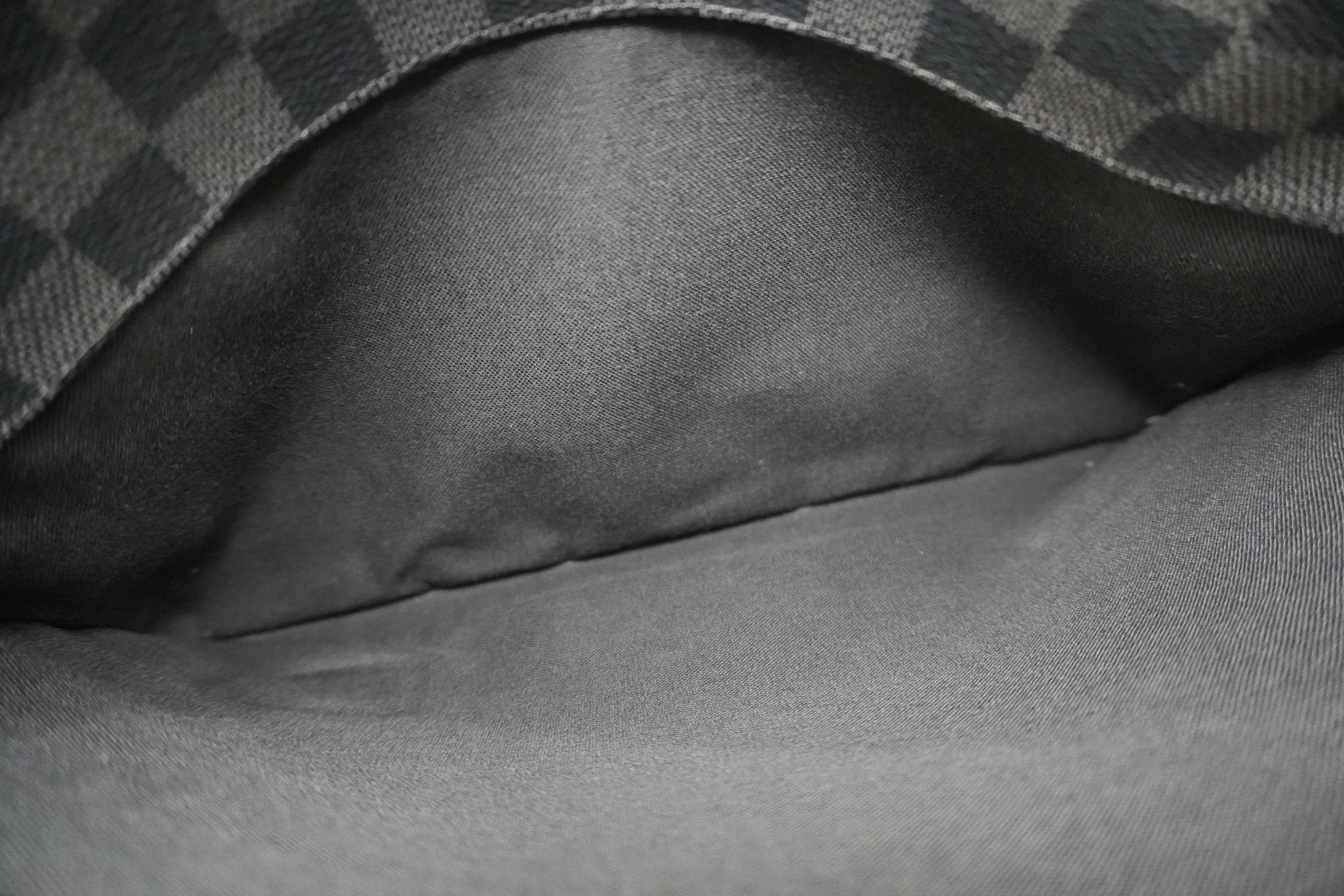 Pre-owned Louis Vuitton Damier Graphite Daniel MM Messenger Bag