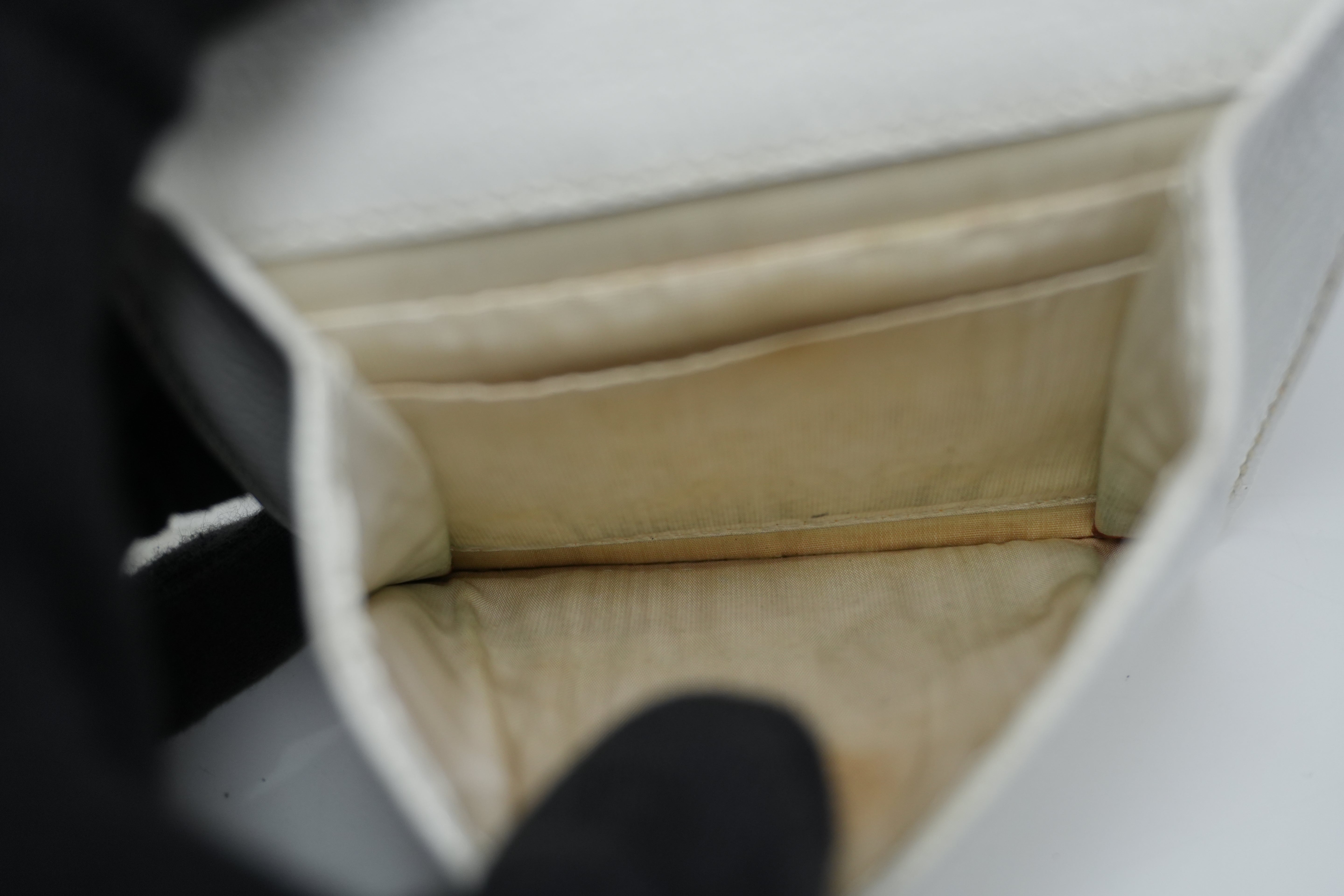 Pre-owned Chanel Caviar Skin Card Case White