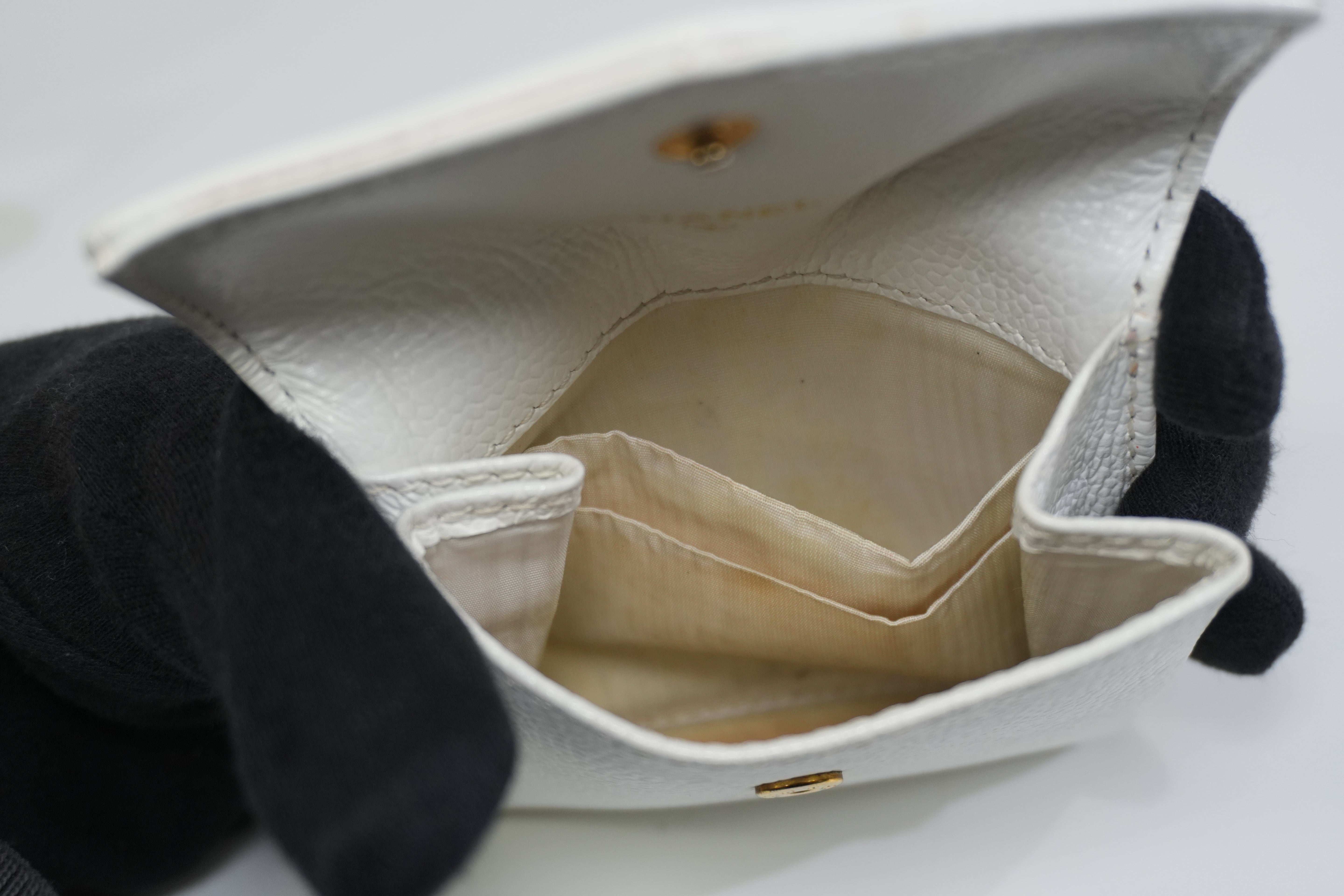 Pre-owned Chanel Caviar Skin Card Case White