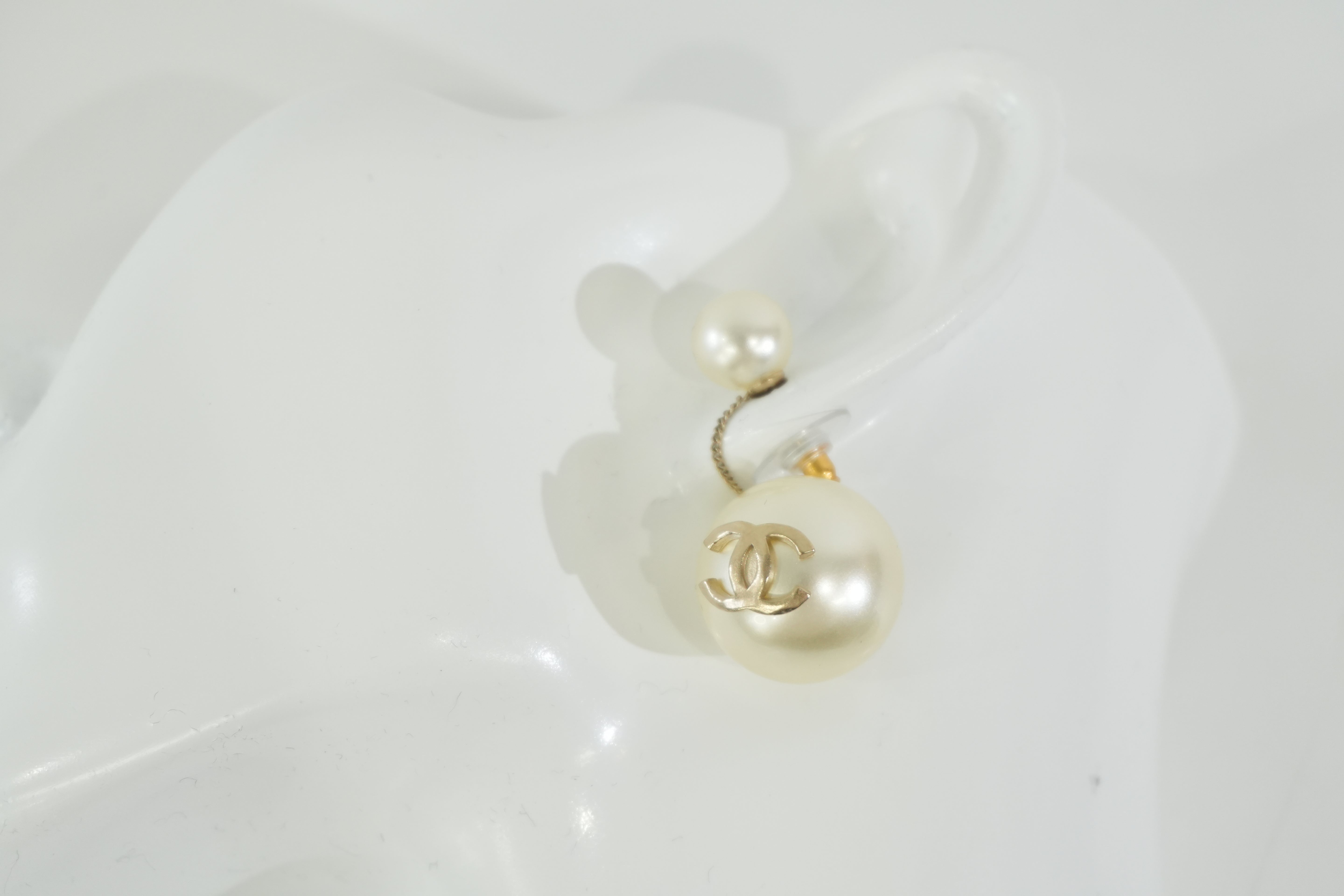 Pre-owned Chanel Pearl Earrings