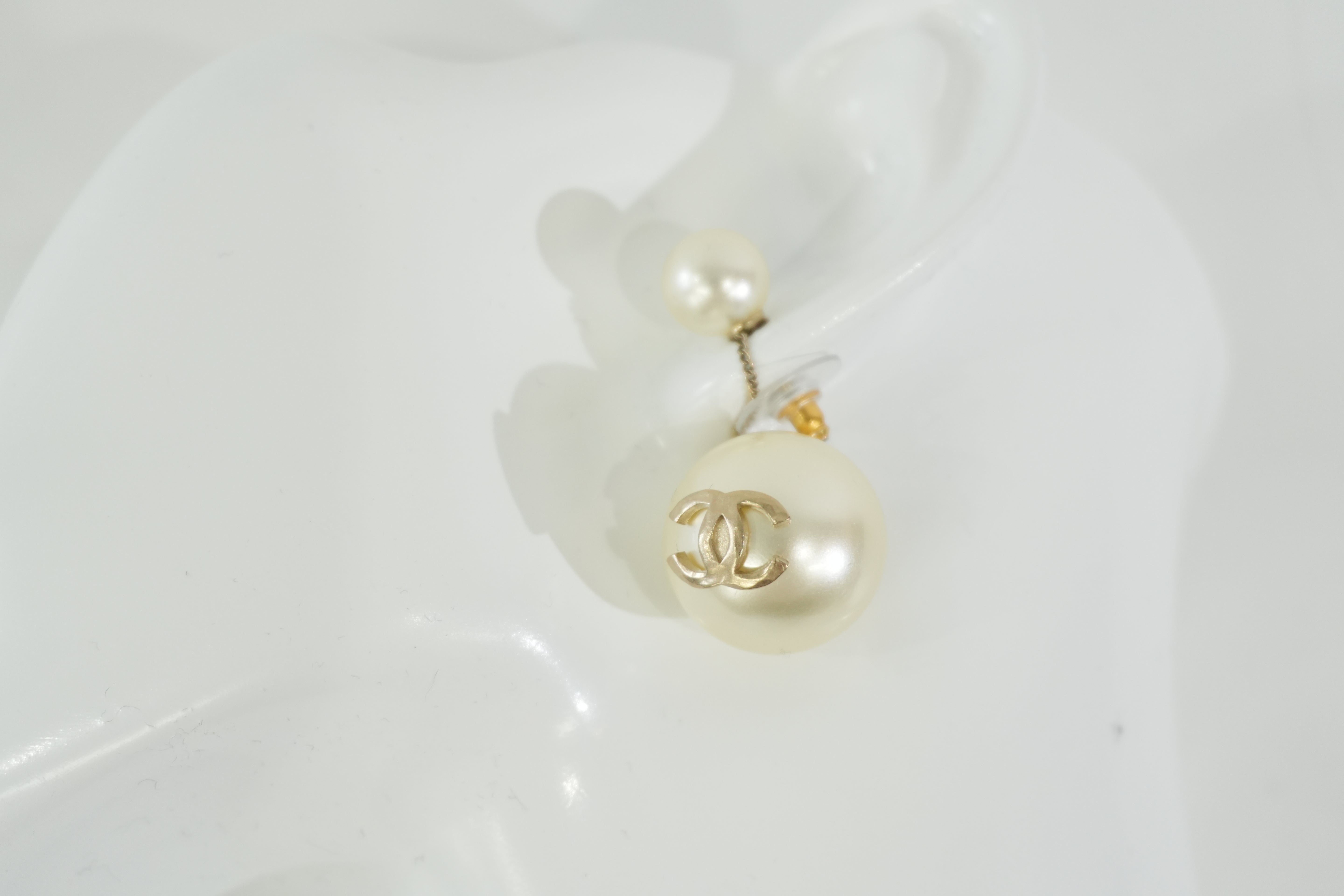 Pre-owned Chanel Pearl Earrings