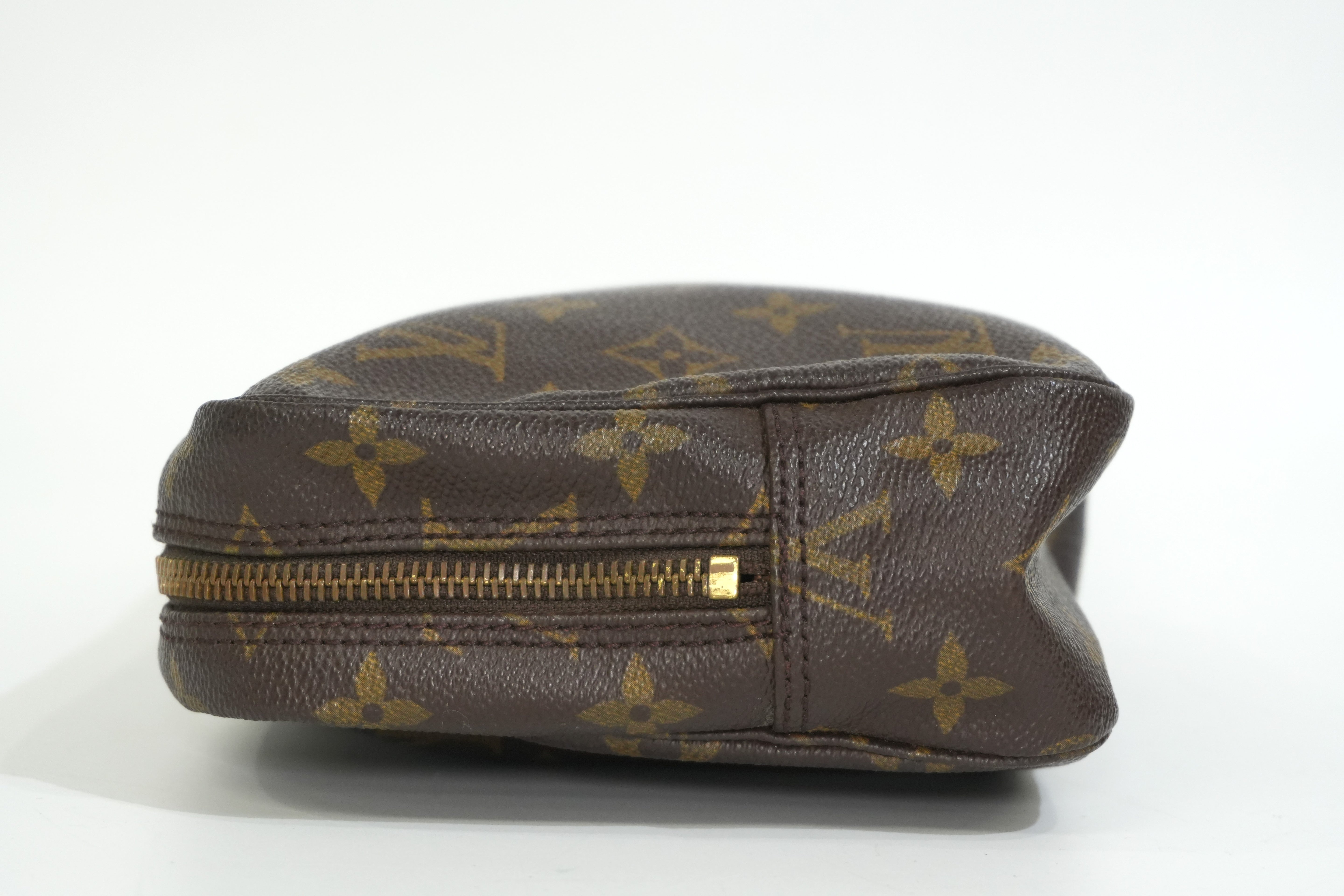Pre-owned Louis Vuitton Monogram Trousse 23 Pouch