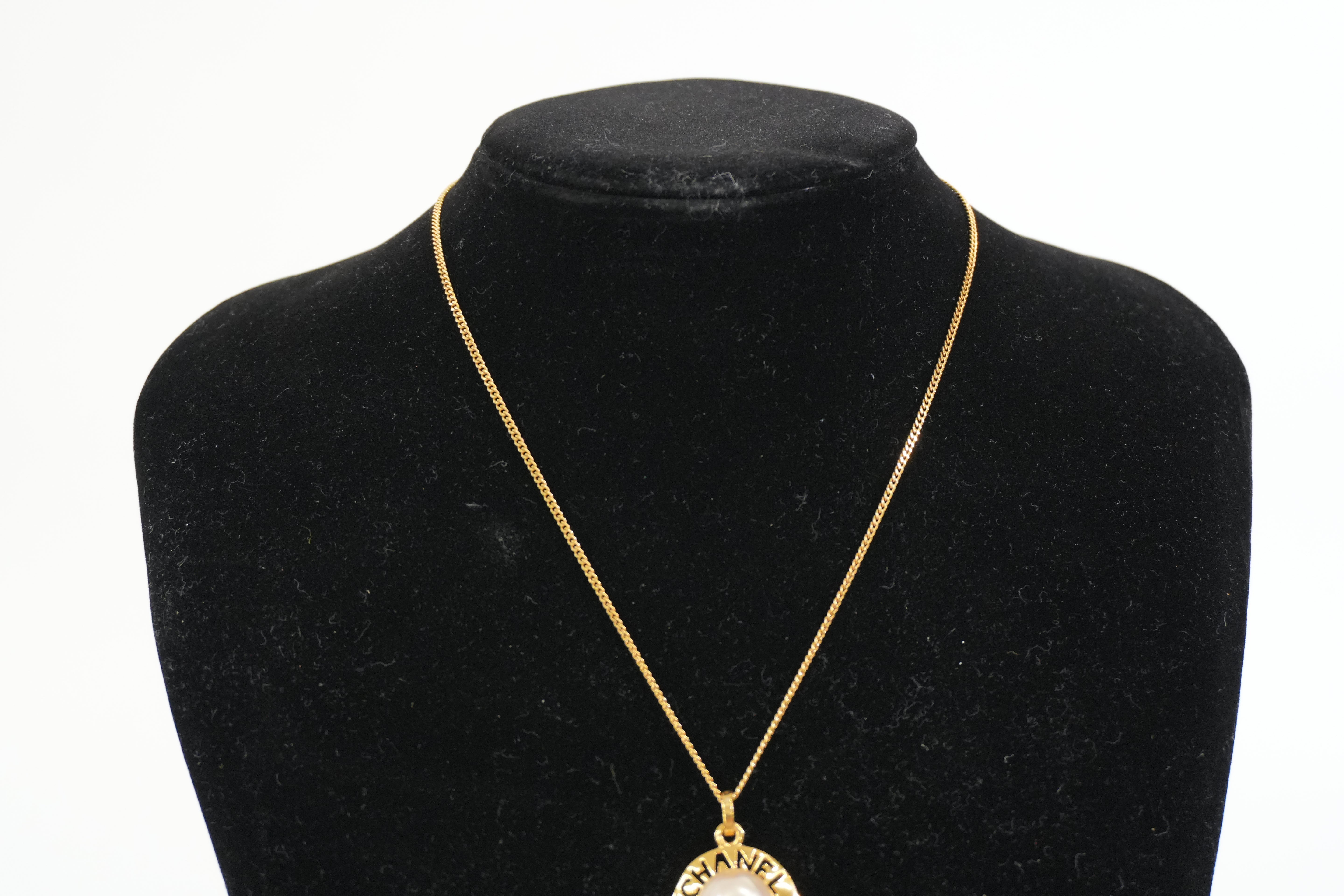 Pre-owned Chanel Pearl Necklace Gold