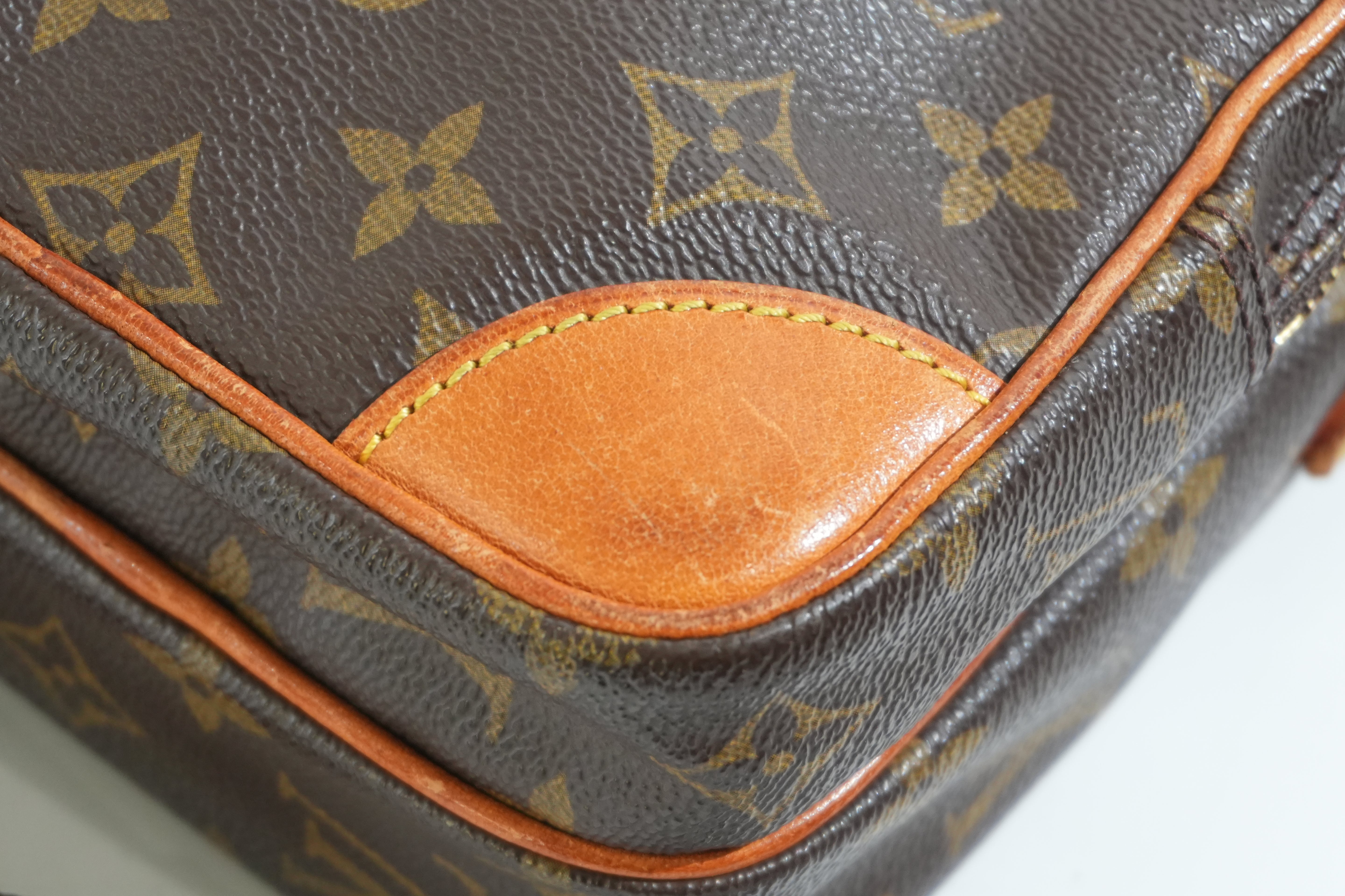 Pre-owned Louis Vuitton Monogram Amazon Crossbody Bag