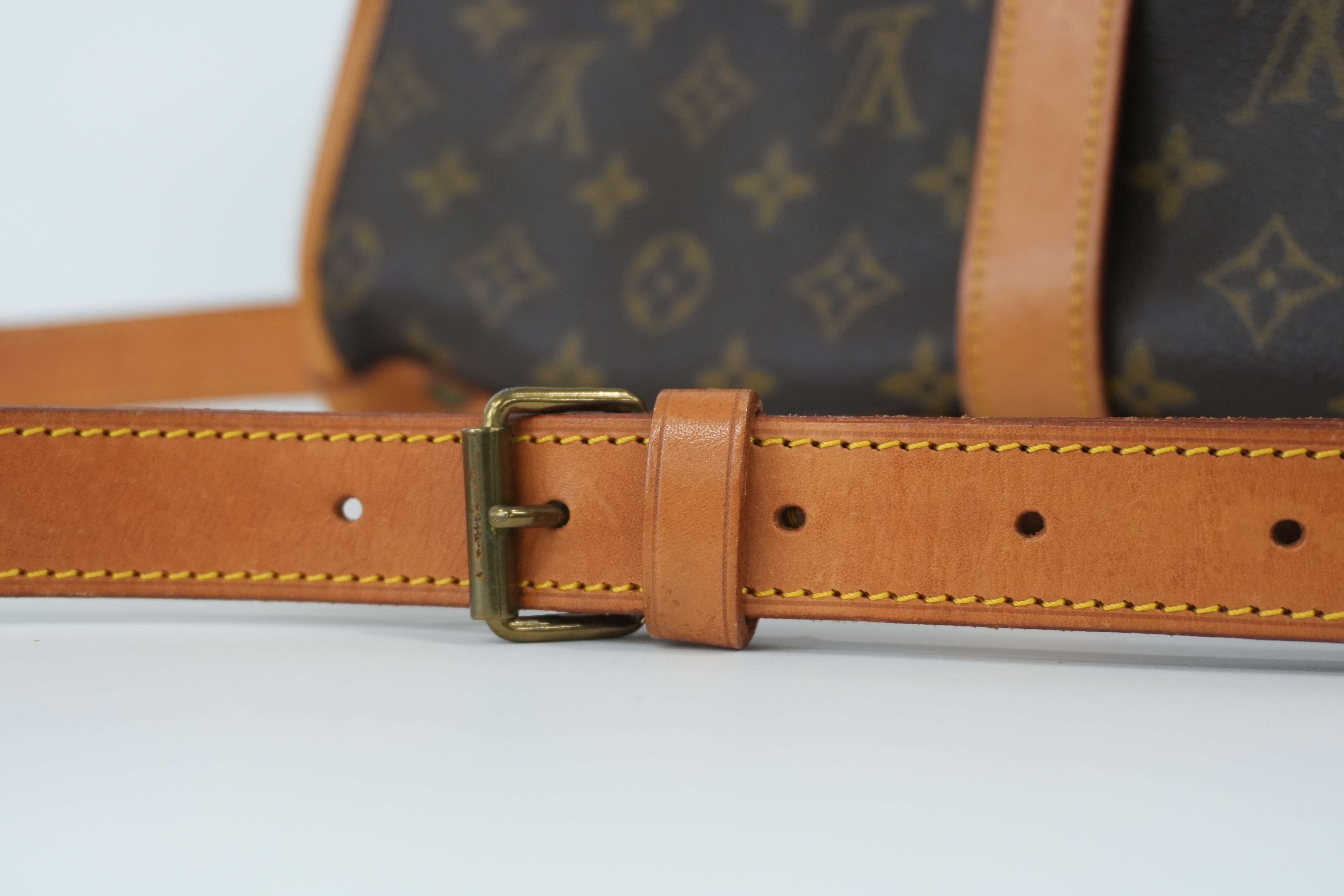 Louis Vuitton Monogram Saumur 35 Shoulder Bag Used