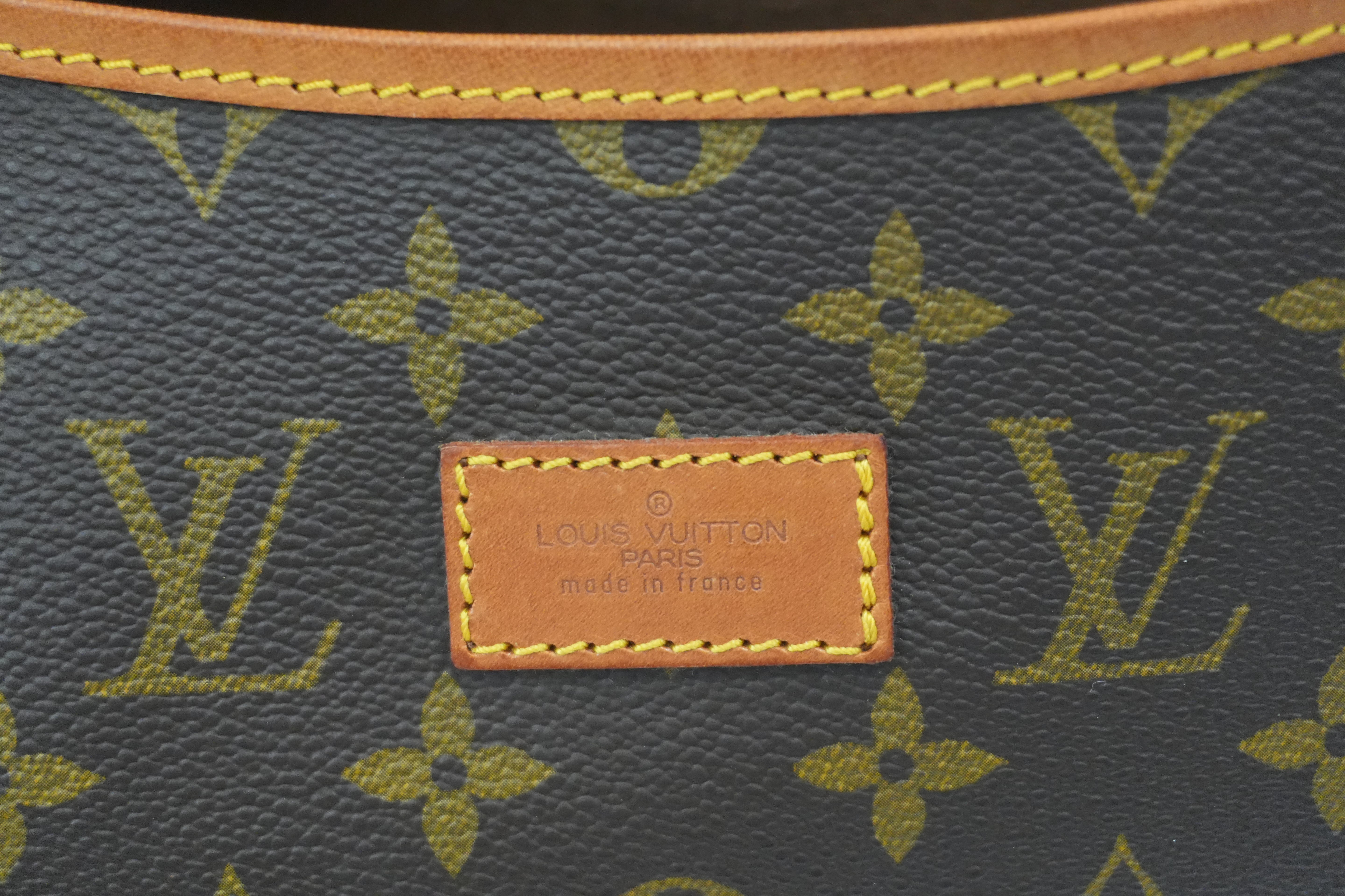 Louis Vuitton Monogram Saumur 35 Shoulder Bag Used