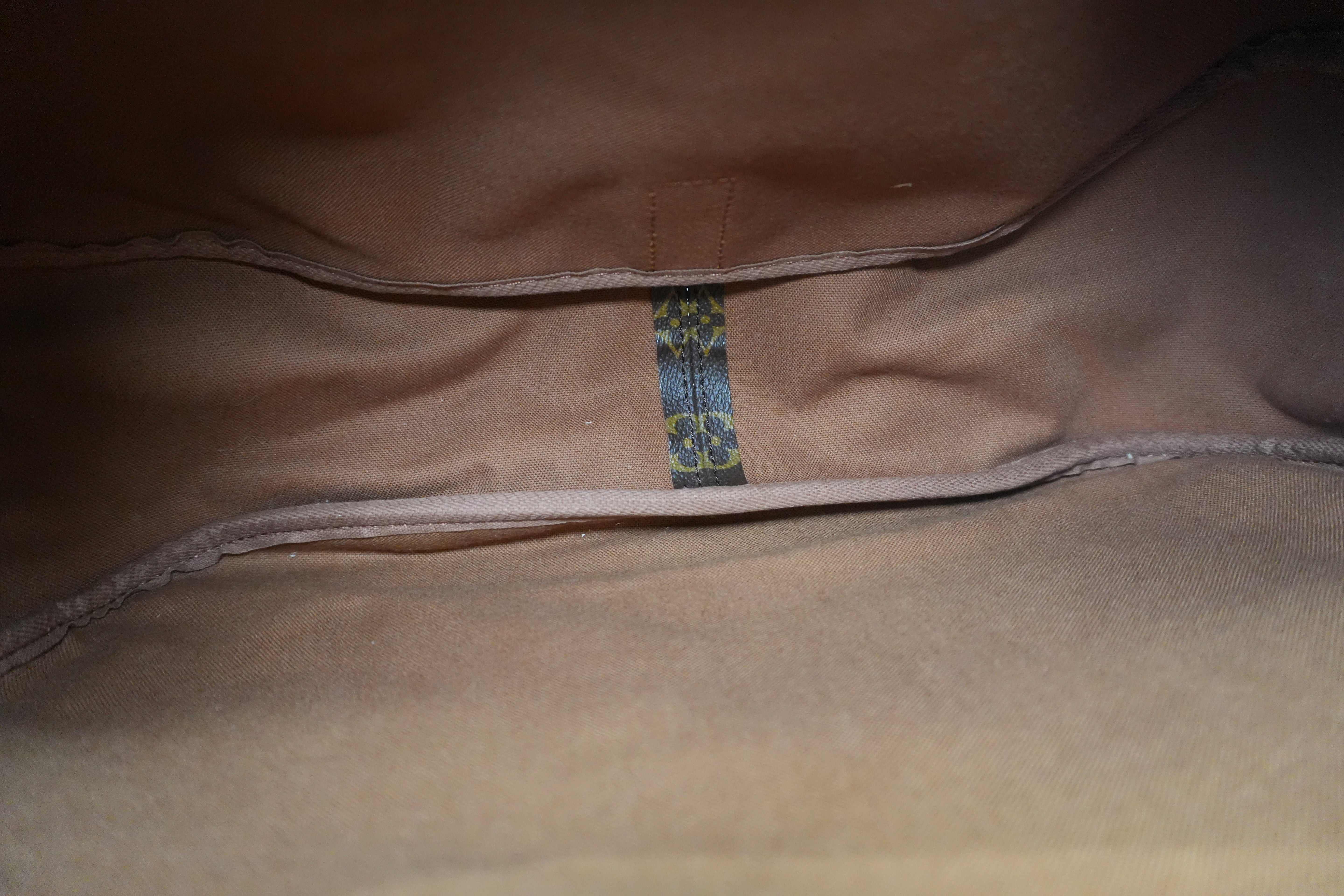 Louis Vuitton Monogram Saumur 35 Shoulder Bag Used