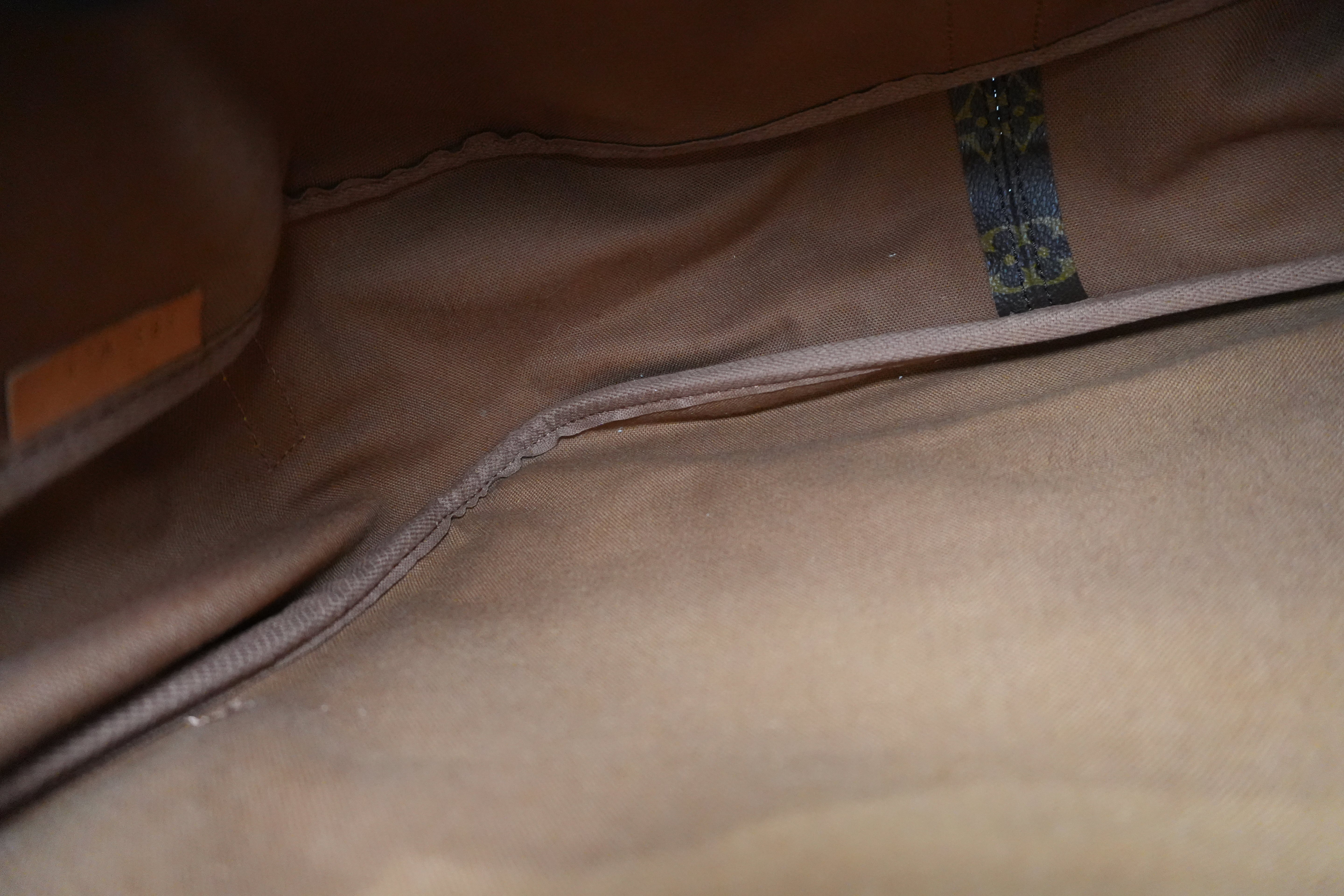 Louis Vuitton Monogram Saumur 35 Shoulder Bag Used