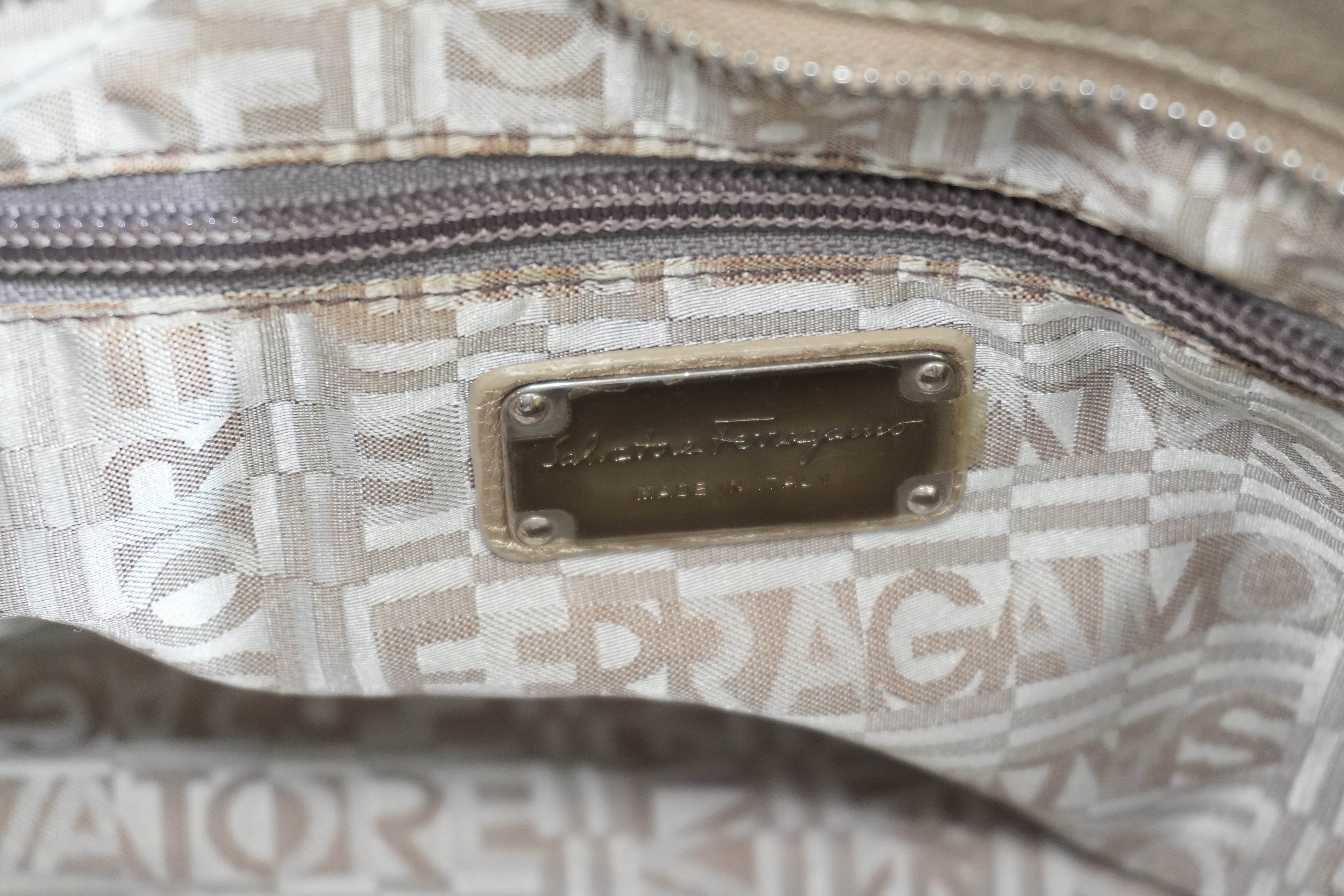 Pre-owned Ferragamo Handbag Metallic Gold