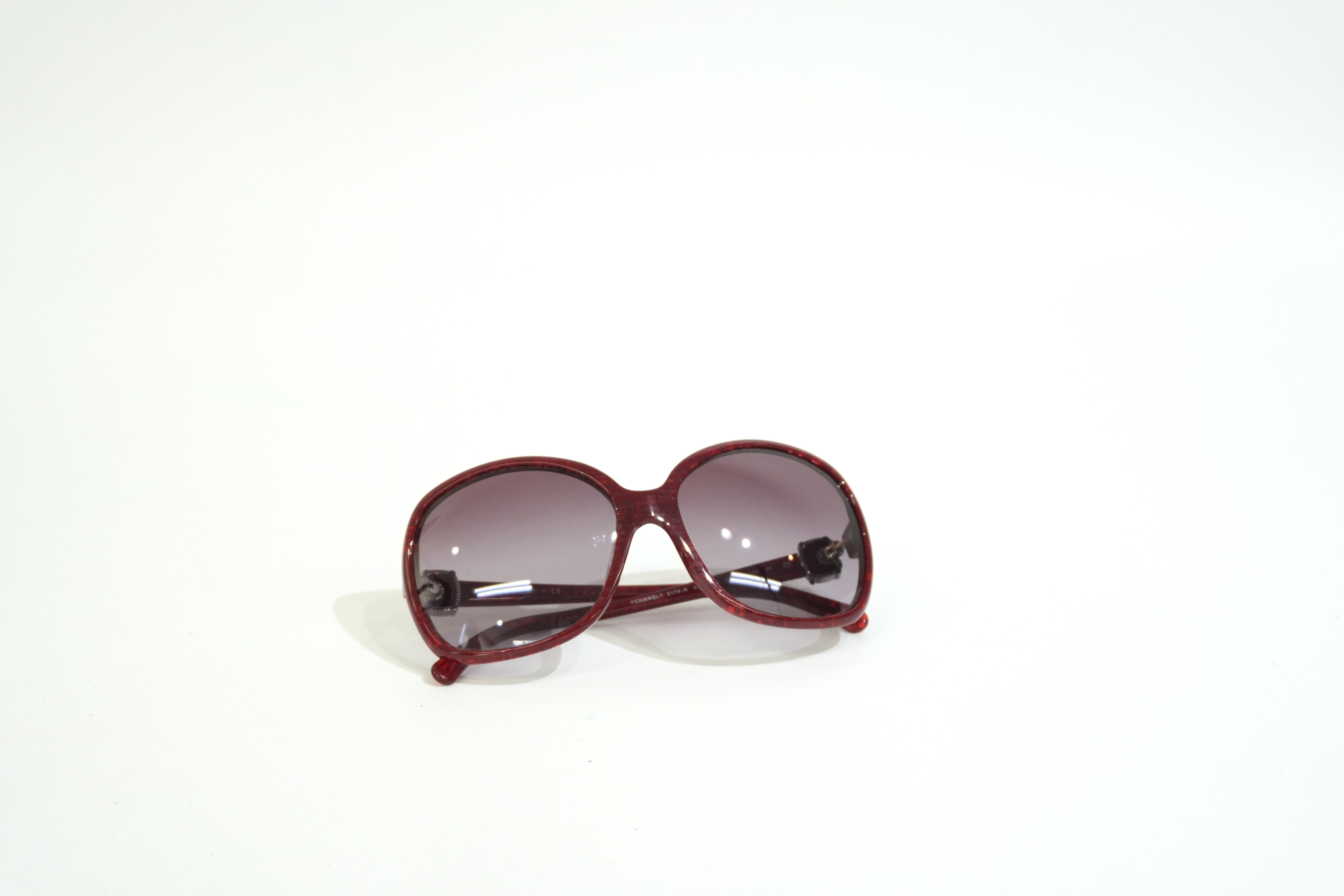 Pre-owned Chanel Sunglasses Red