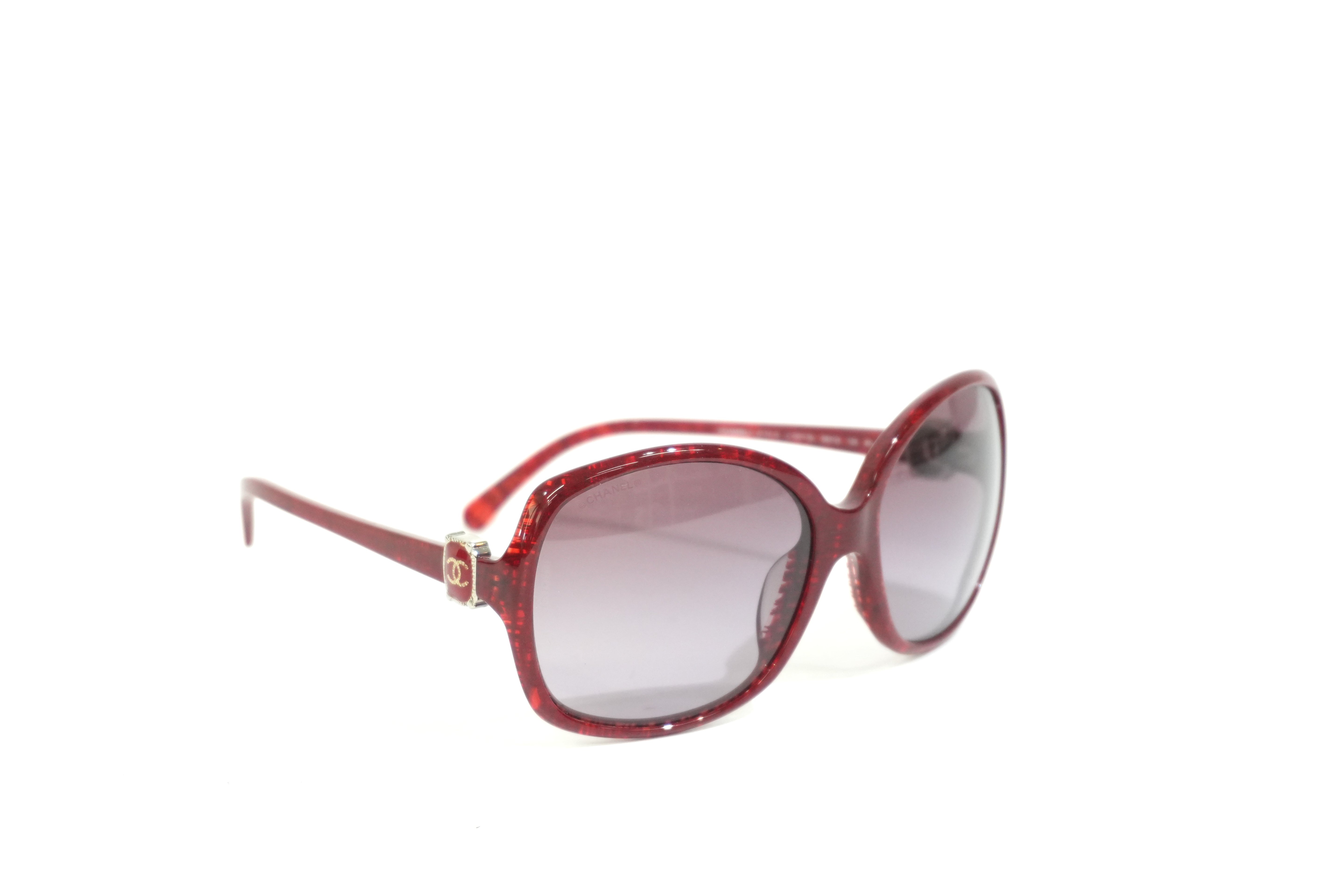 Pre-owned Chanel Sunglasses Red