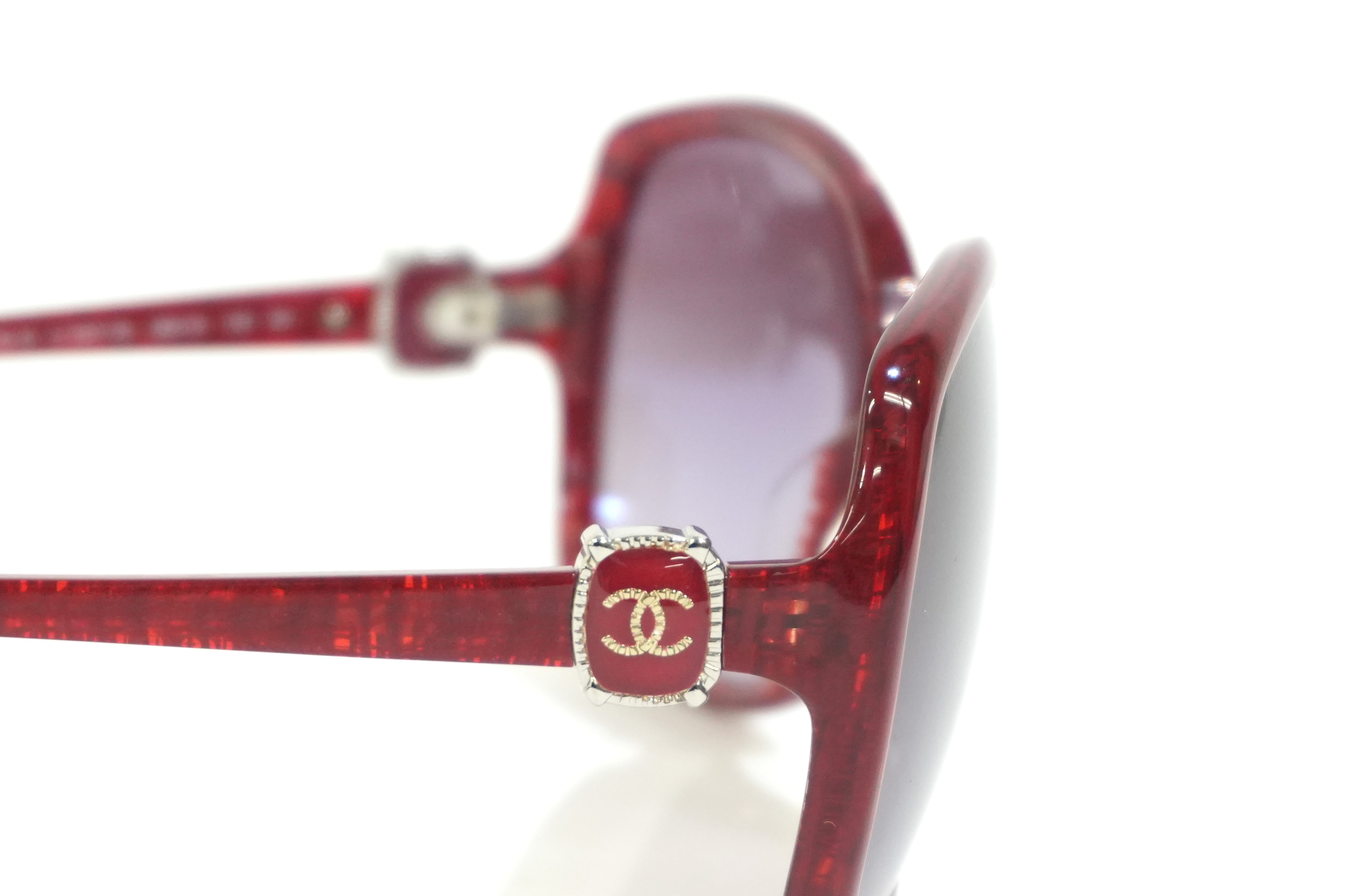 Pre-owned Chanel Sunglasses Red