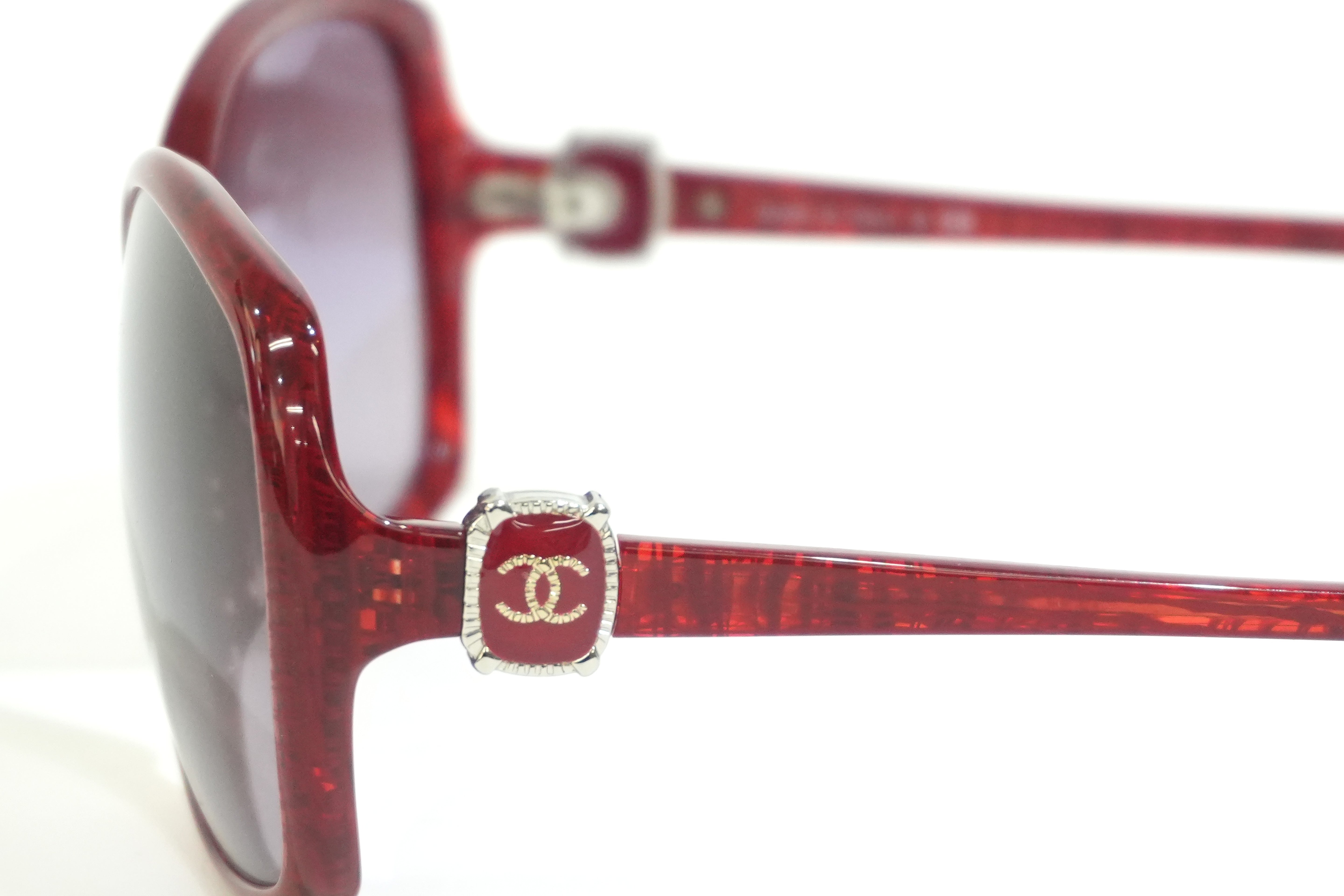Pre-owned Chanel Sunglasses Red
