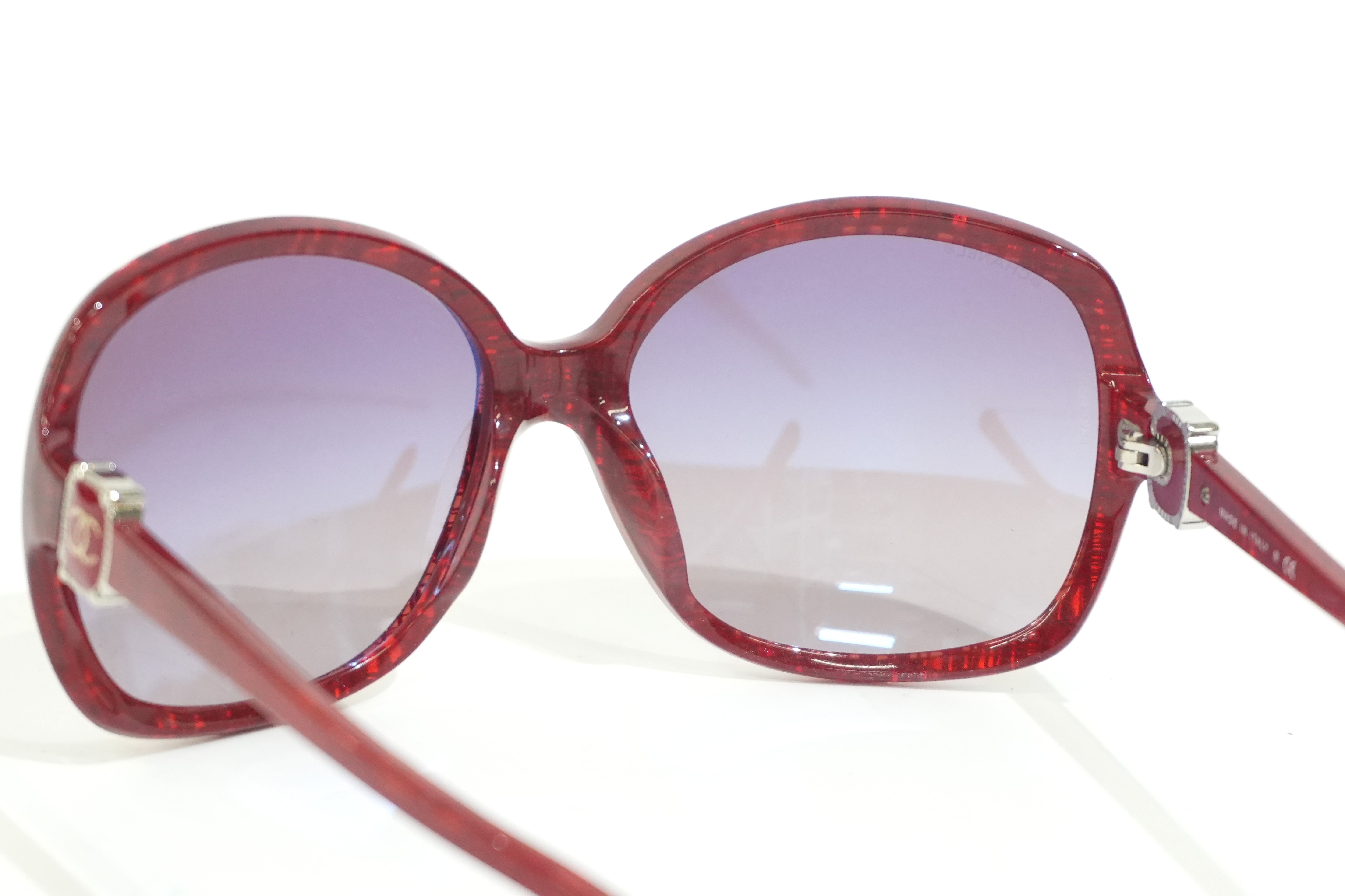 Pre-owned Chanel Sunglasses Red
