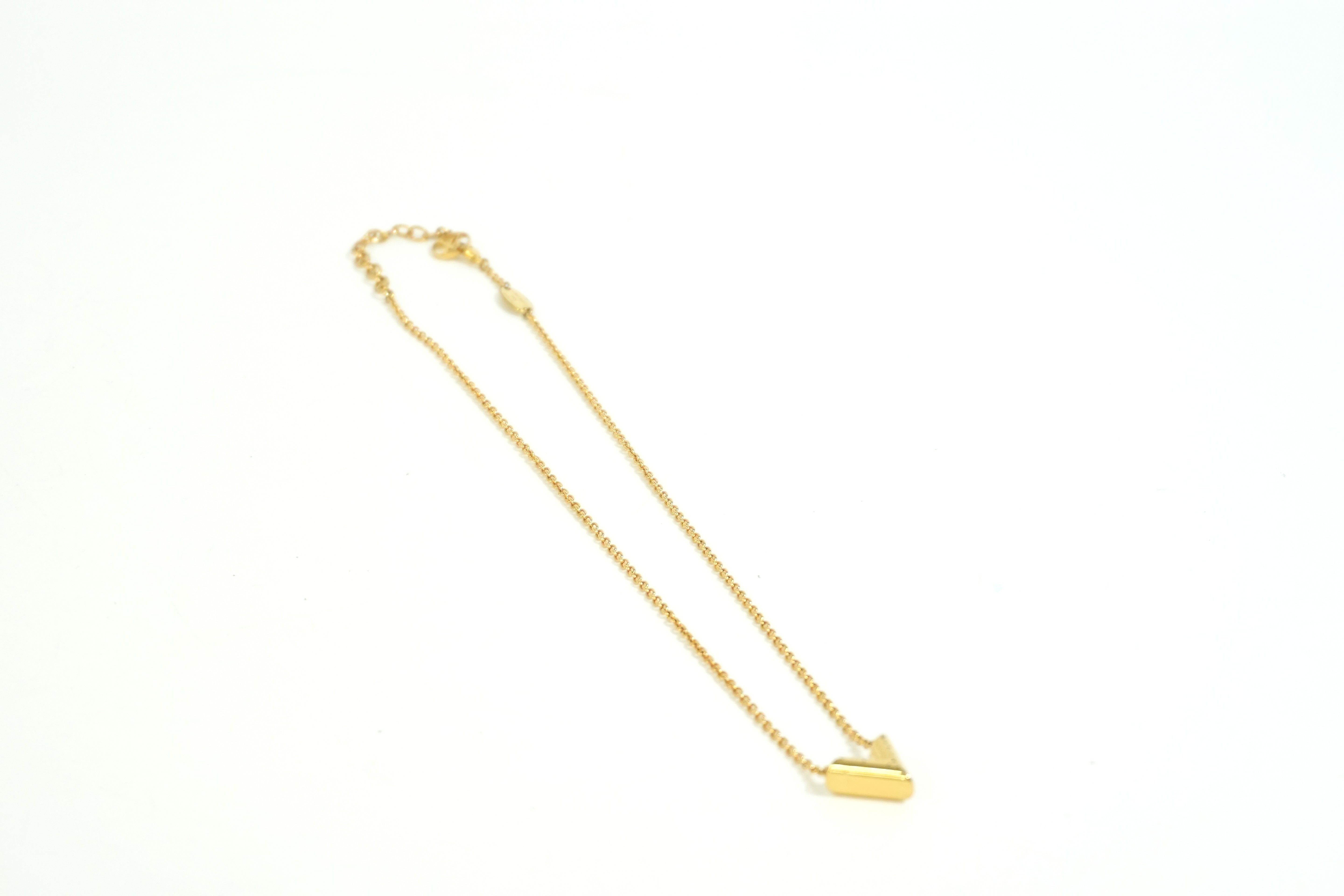 Pre-owned Louis Vuitton Steel V Necklace Gold tone