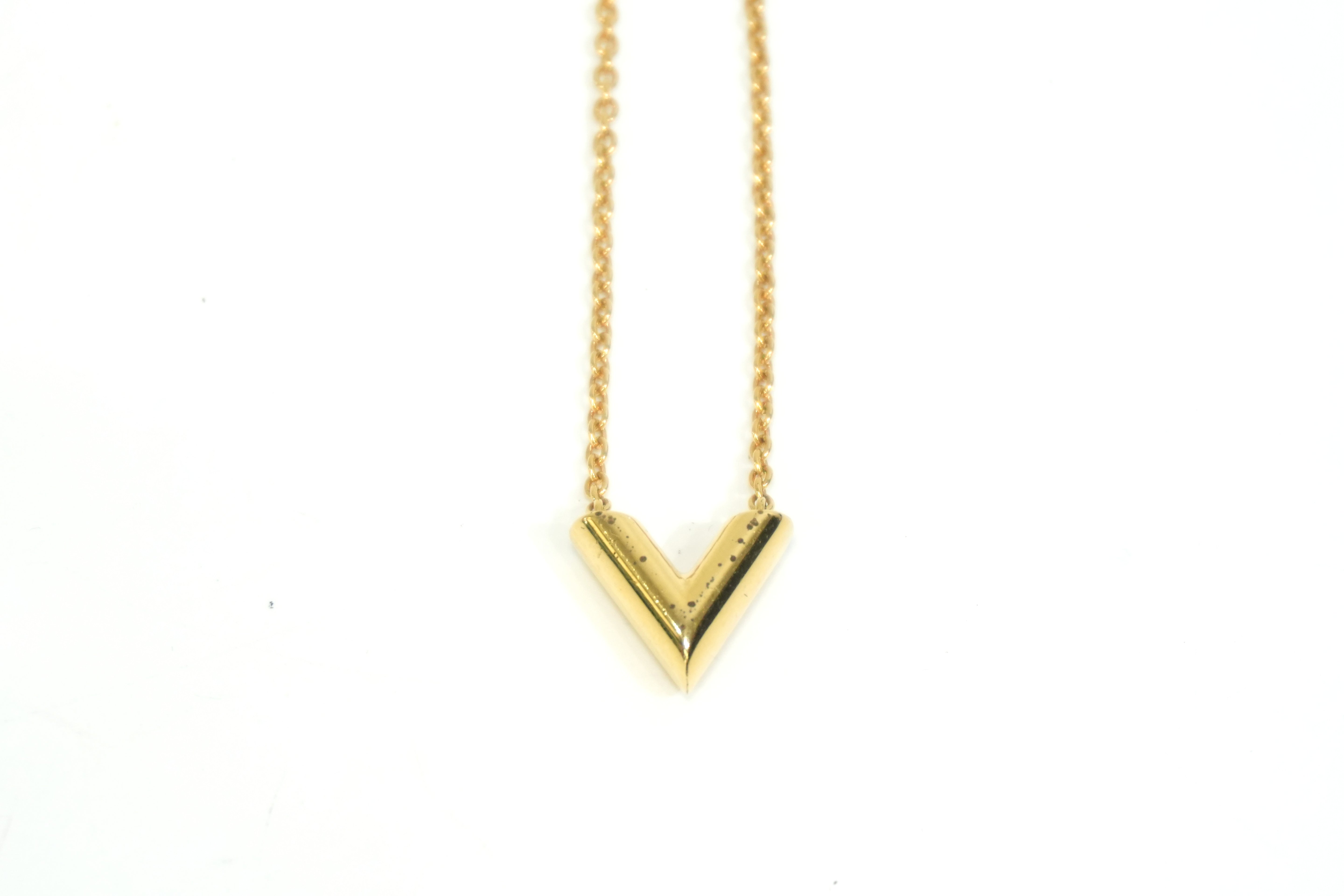 Pre-owned Louis Vuitton Steel V Necklace Gold tone