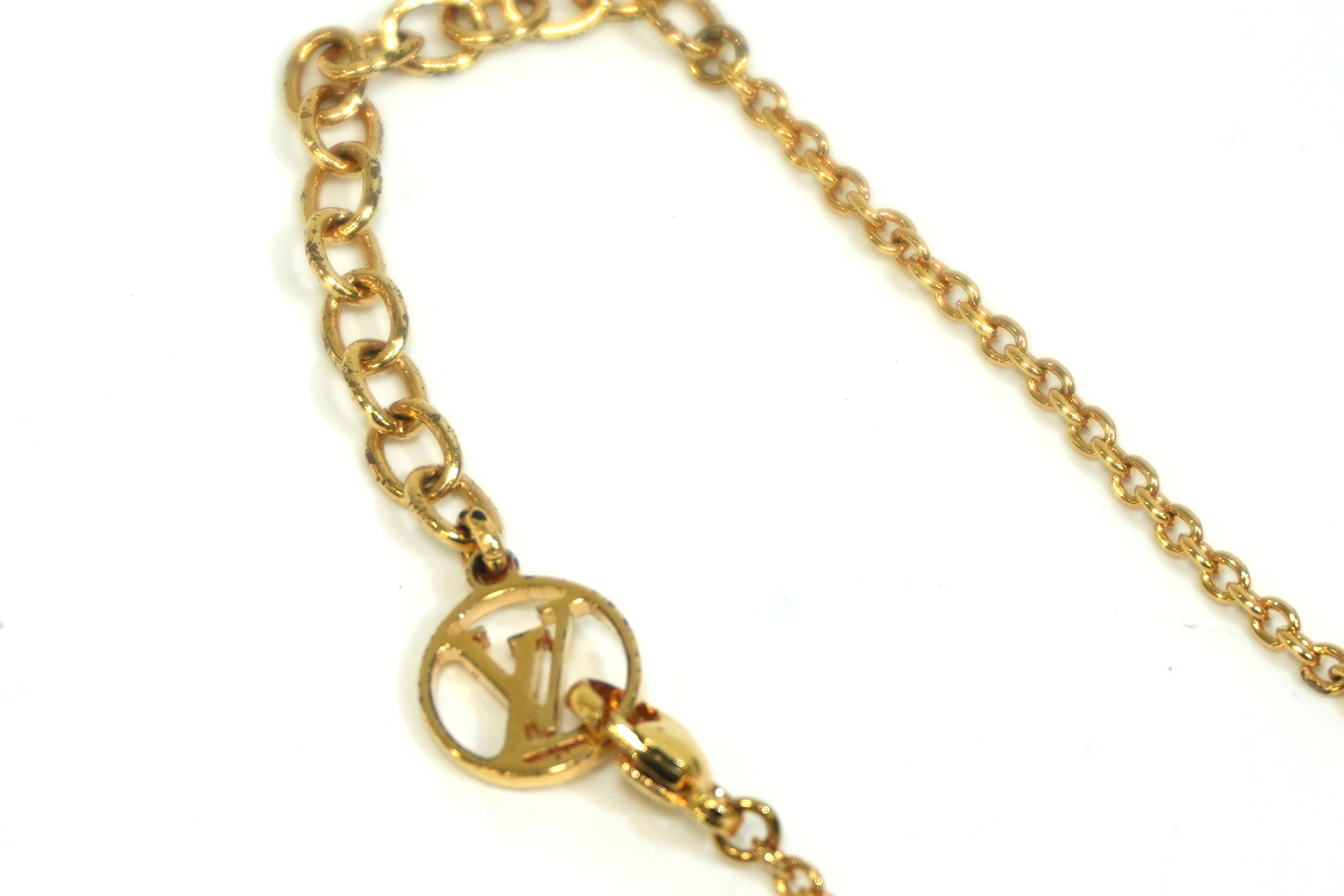 Pre-owned Louis Vuitton Steel V Necklace Gold tone
