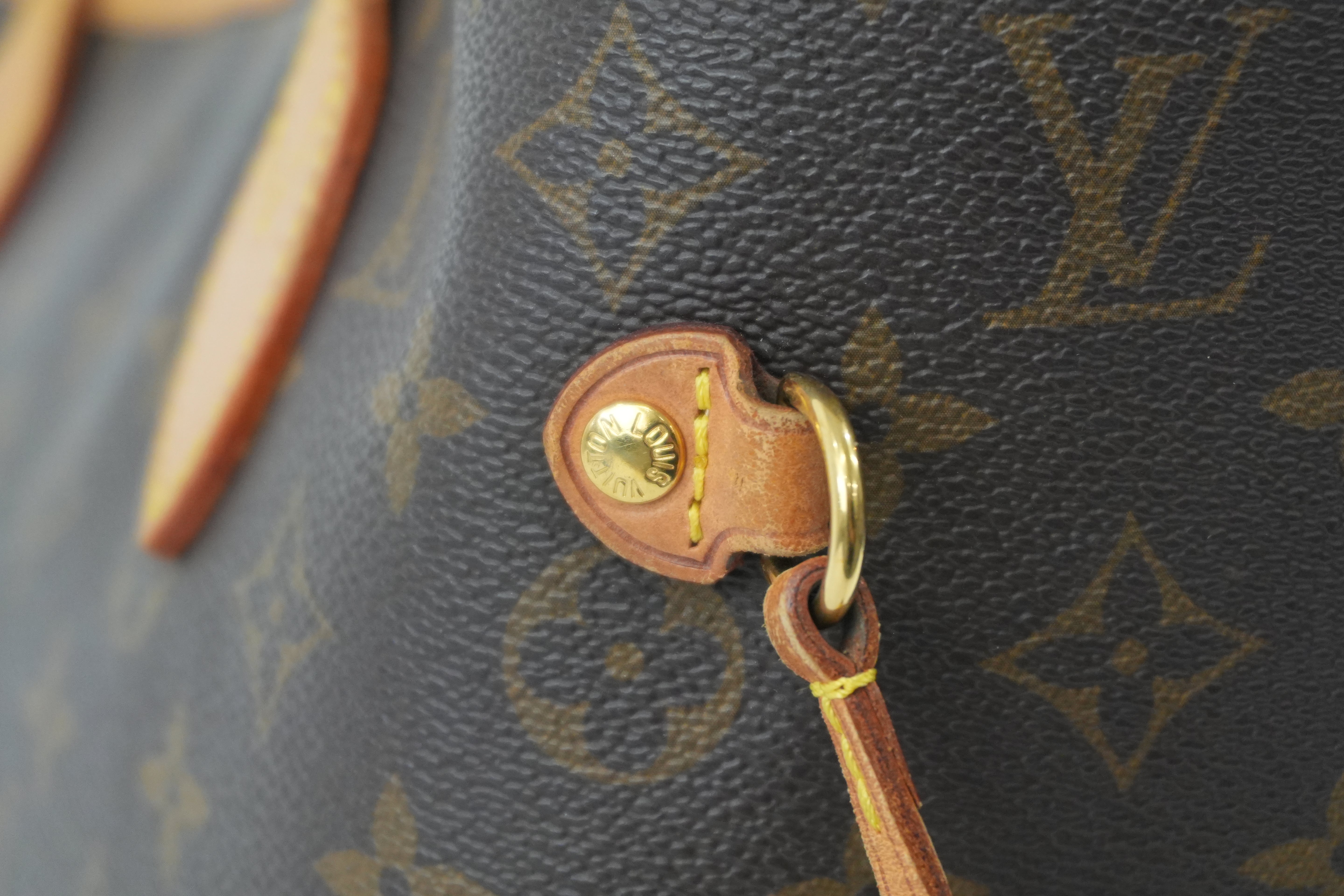 Louis Vuitton Neverfull MM Shoulder Tote Bag Used