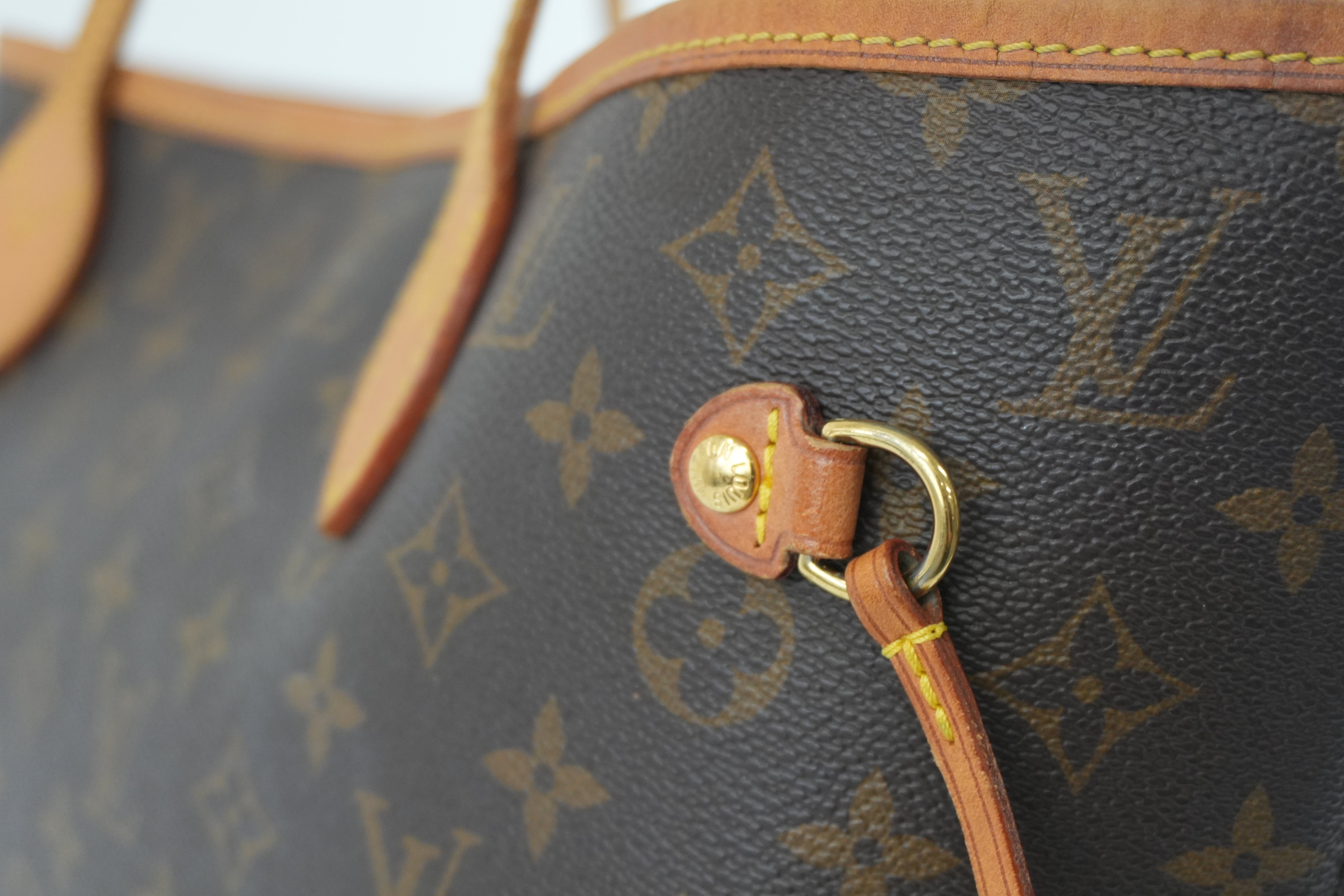 Louis Vuitton Neverfull MM Shoulder Tote Bag Used