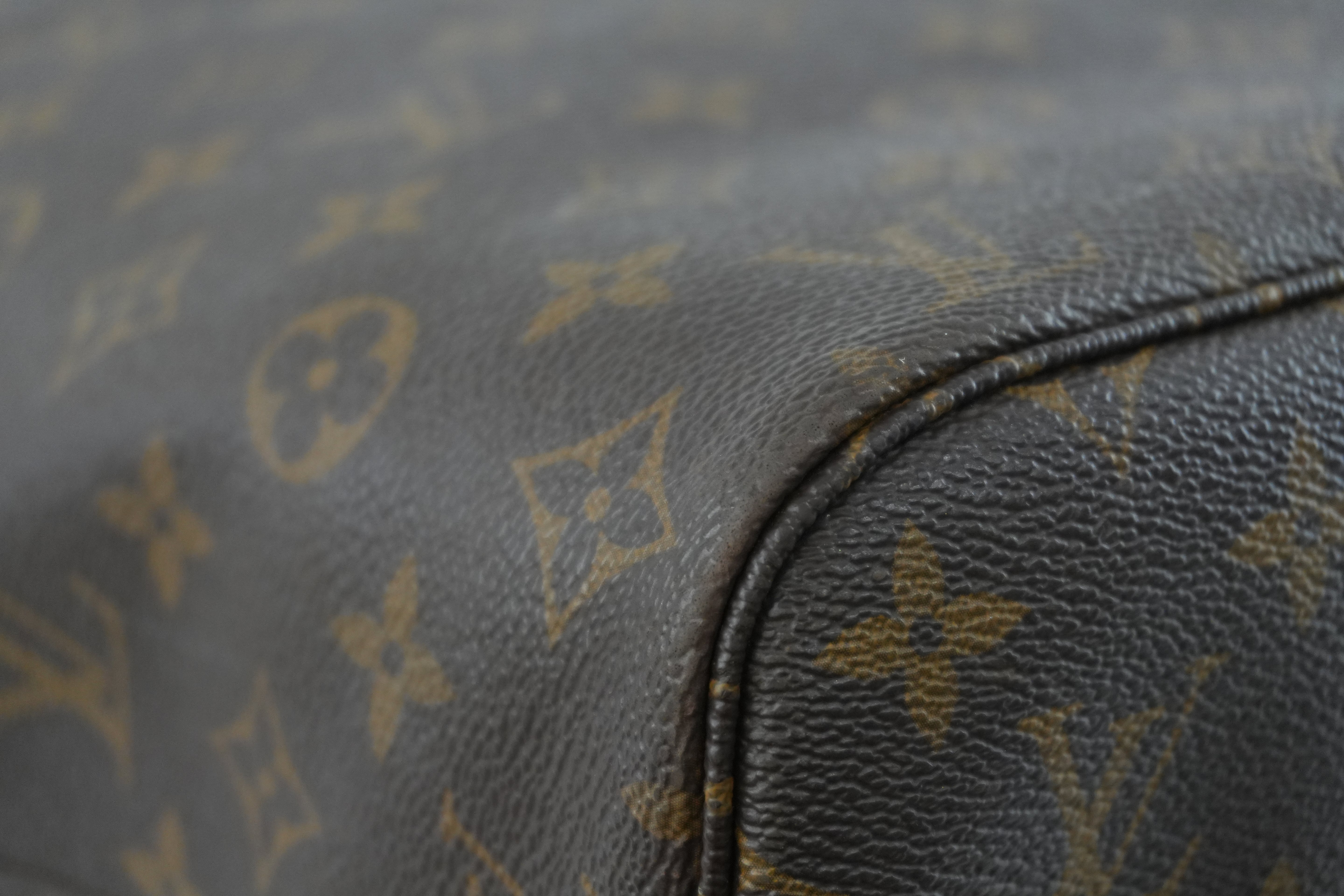 Louis Vuitton Neverfull MM Shoulder Tote Bag Used