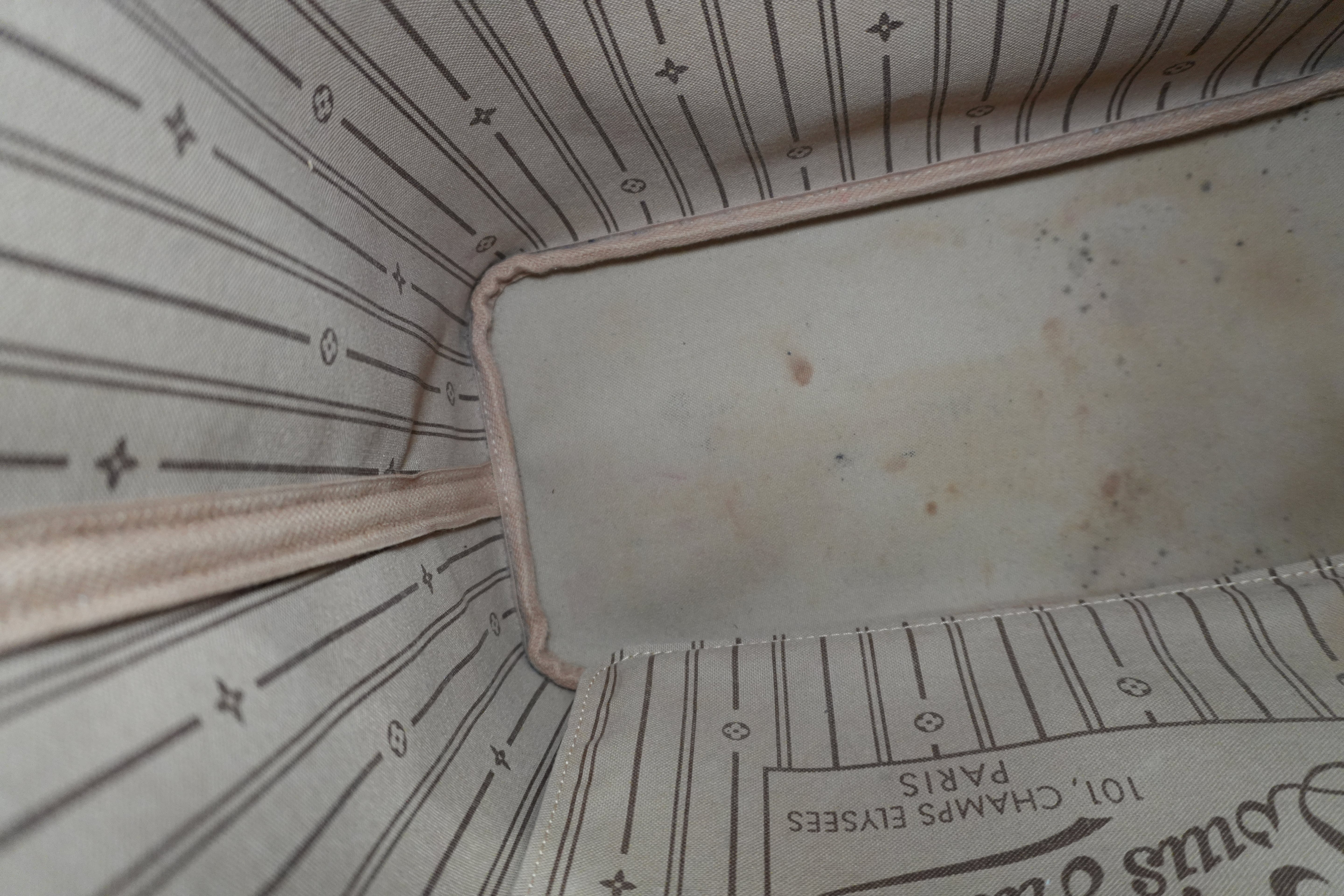 Louis Vuitton Neverfull MM Shoulder Tote Bag Used