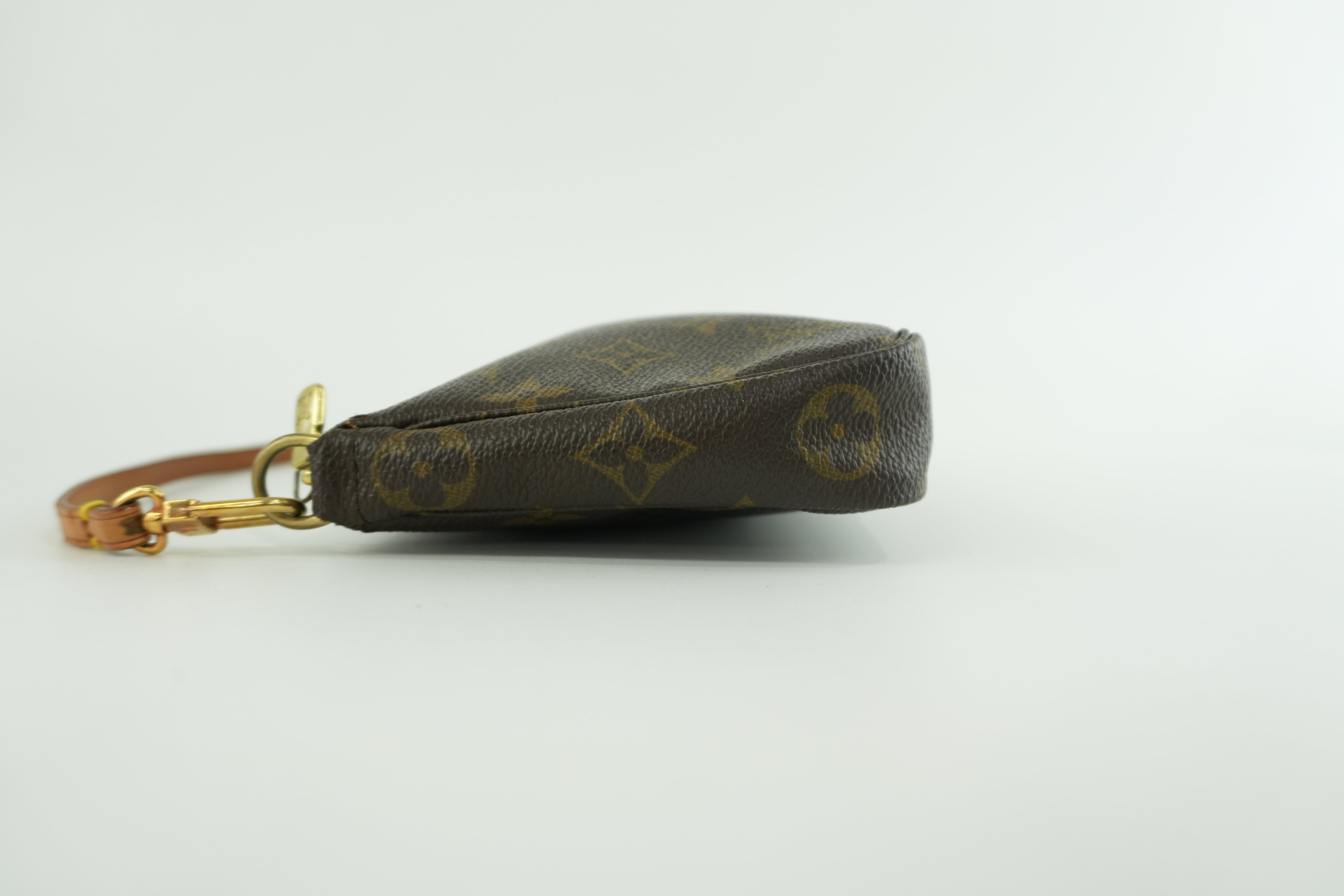 Louis Vuitton Monogram Pochette Accessory Handbag Used